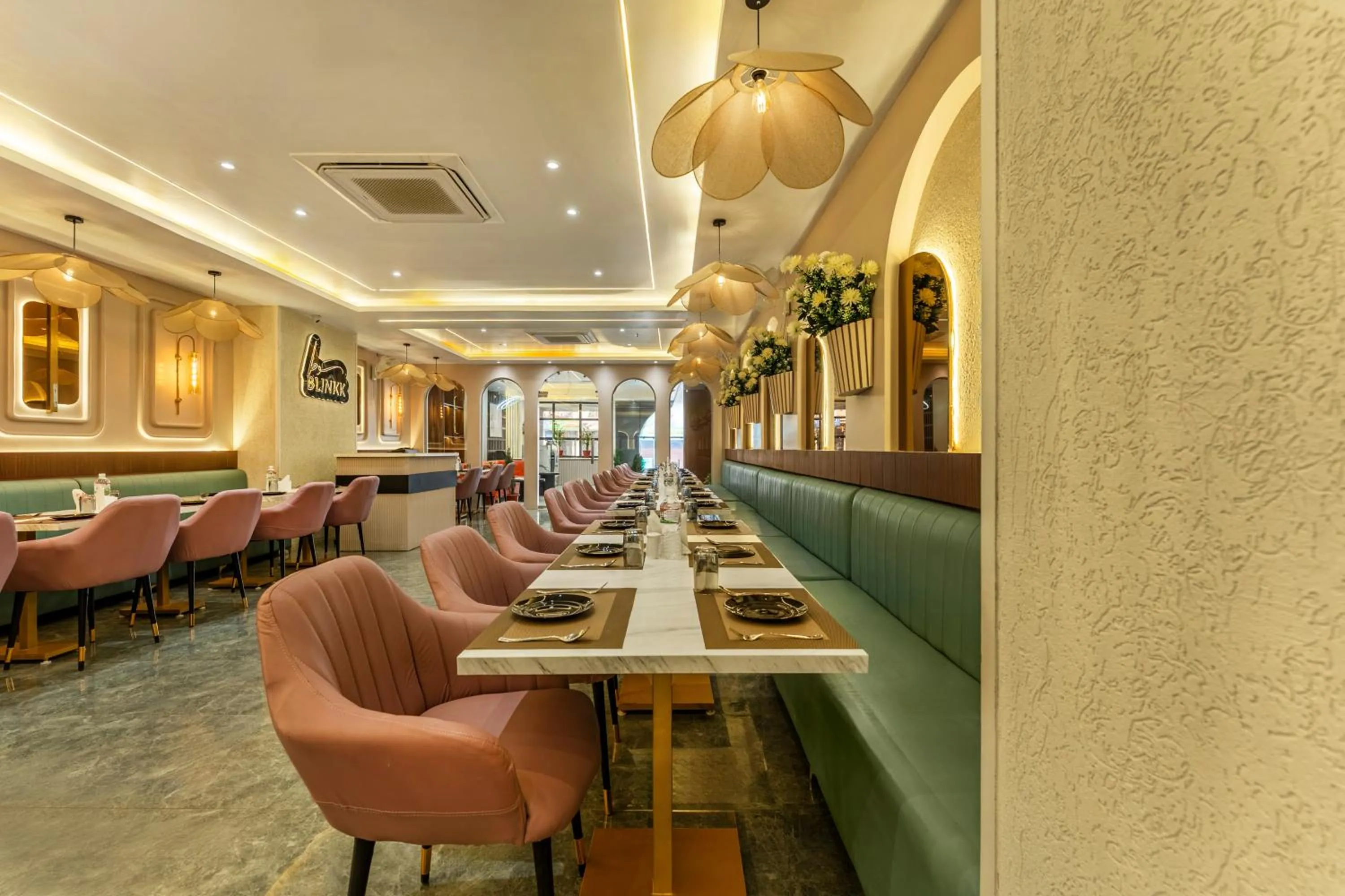 Restaurant/places to eat in Treebo Divine Stay Prayagraj