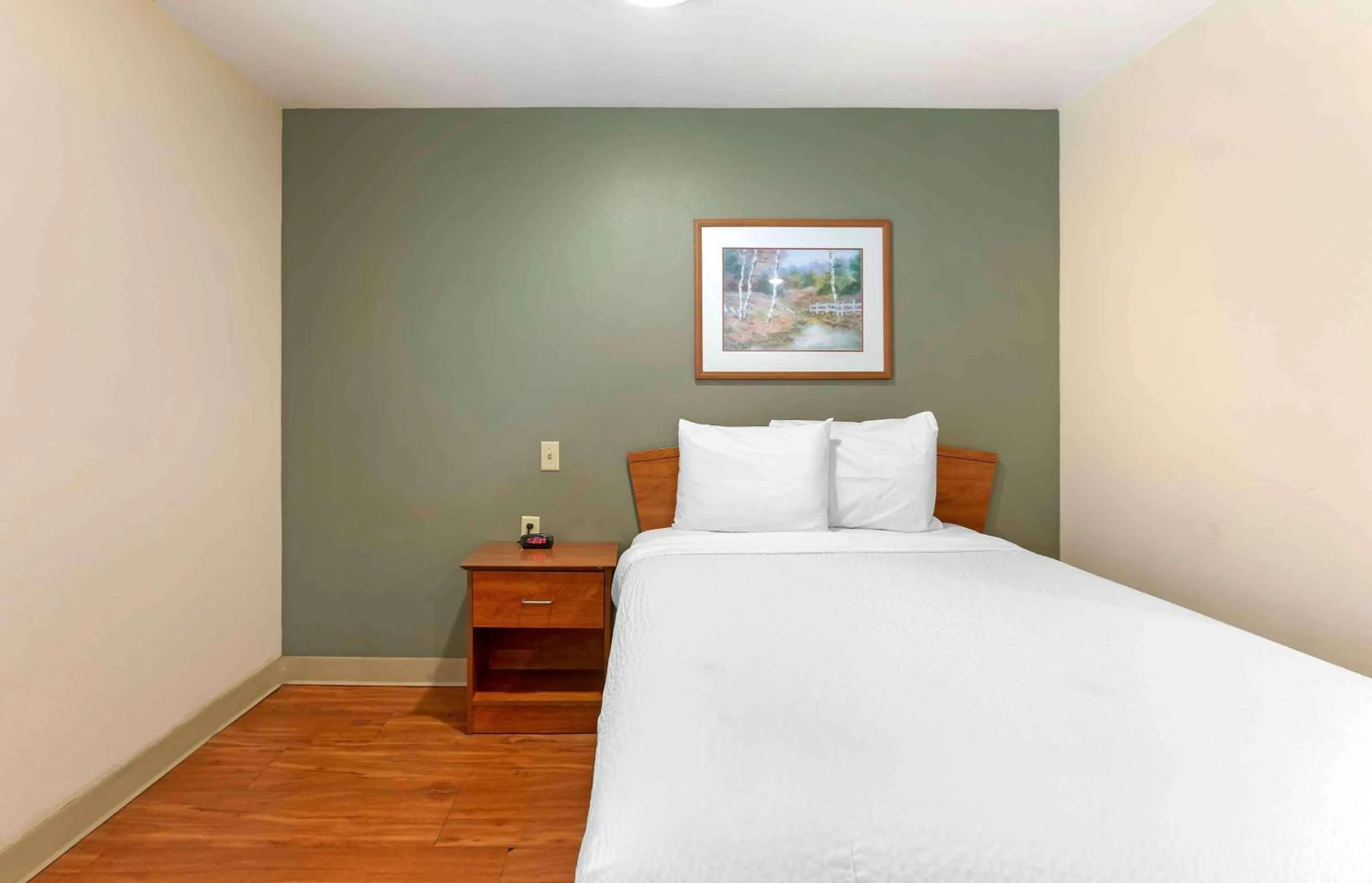 Bedroom, Bed in Extended Stay America Select Suites - Oklahoma City - Bethany