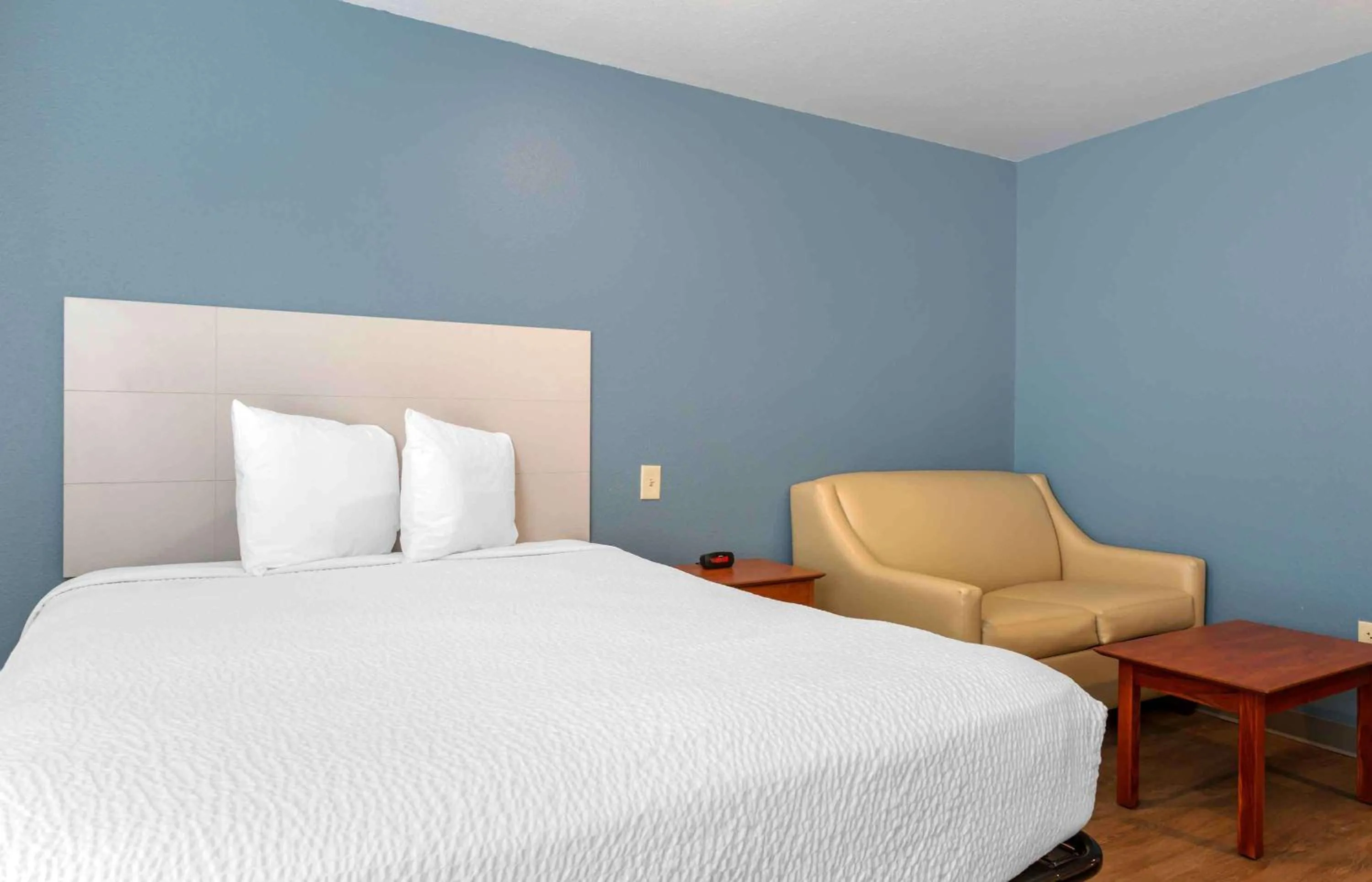 Bedroom, Bed in Extended Stay America Select Suites - El Paso - East