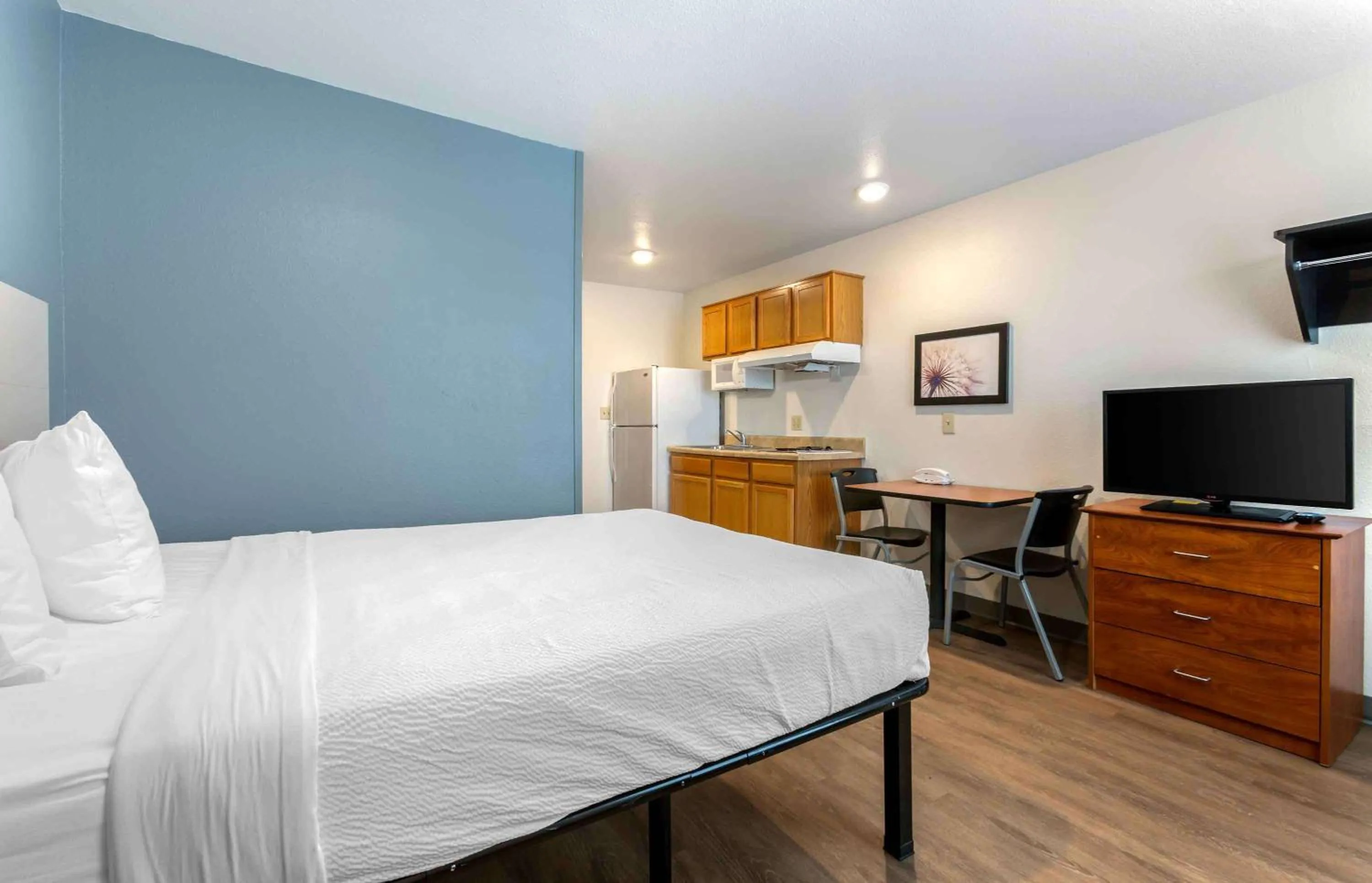 Bedroom, Bed in Extended Stay America Select Suites - El Paso - East