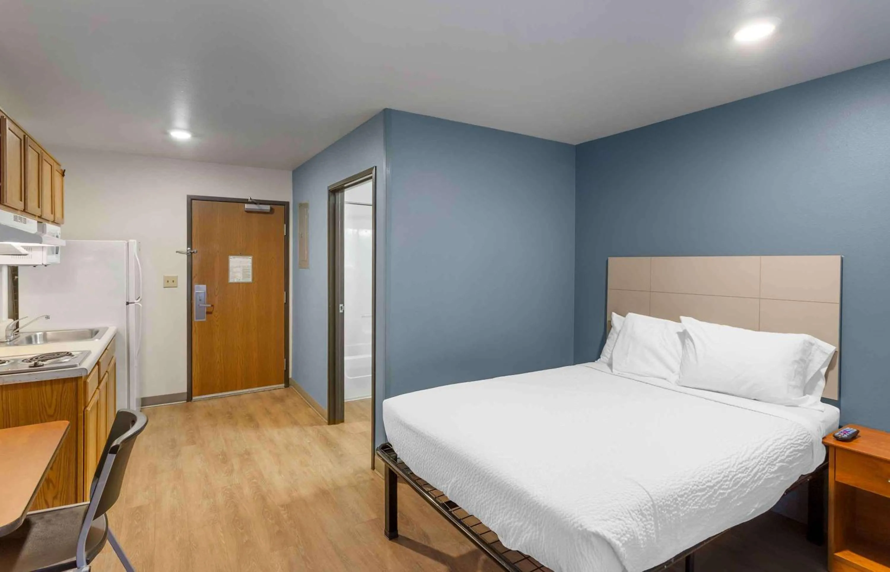 Bedroom, Bed in Extended Stay America Select Suites - Ogden