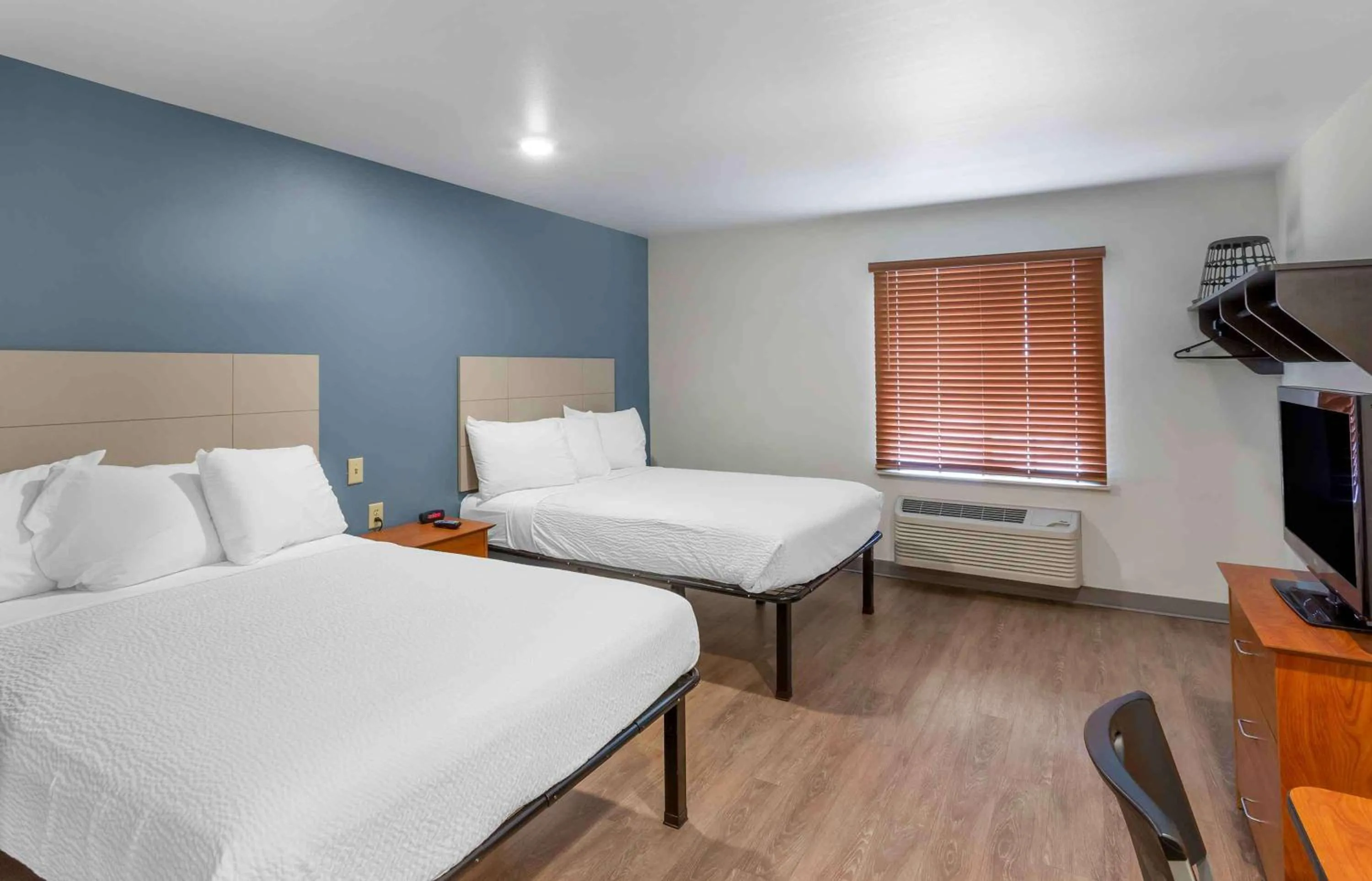 Bedroom, Bed in Extended Stay America Select Suites - Ogden