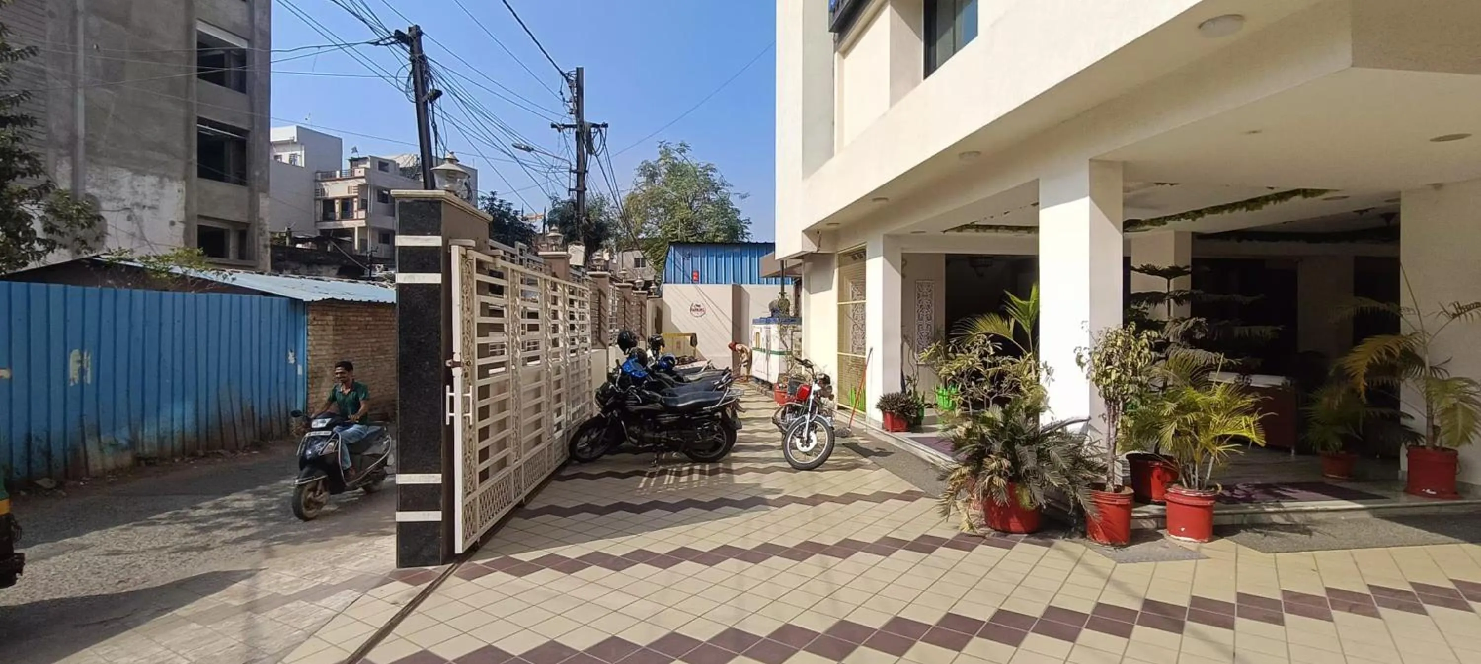 Parking in Hotel Asian Inn, Nagpur
