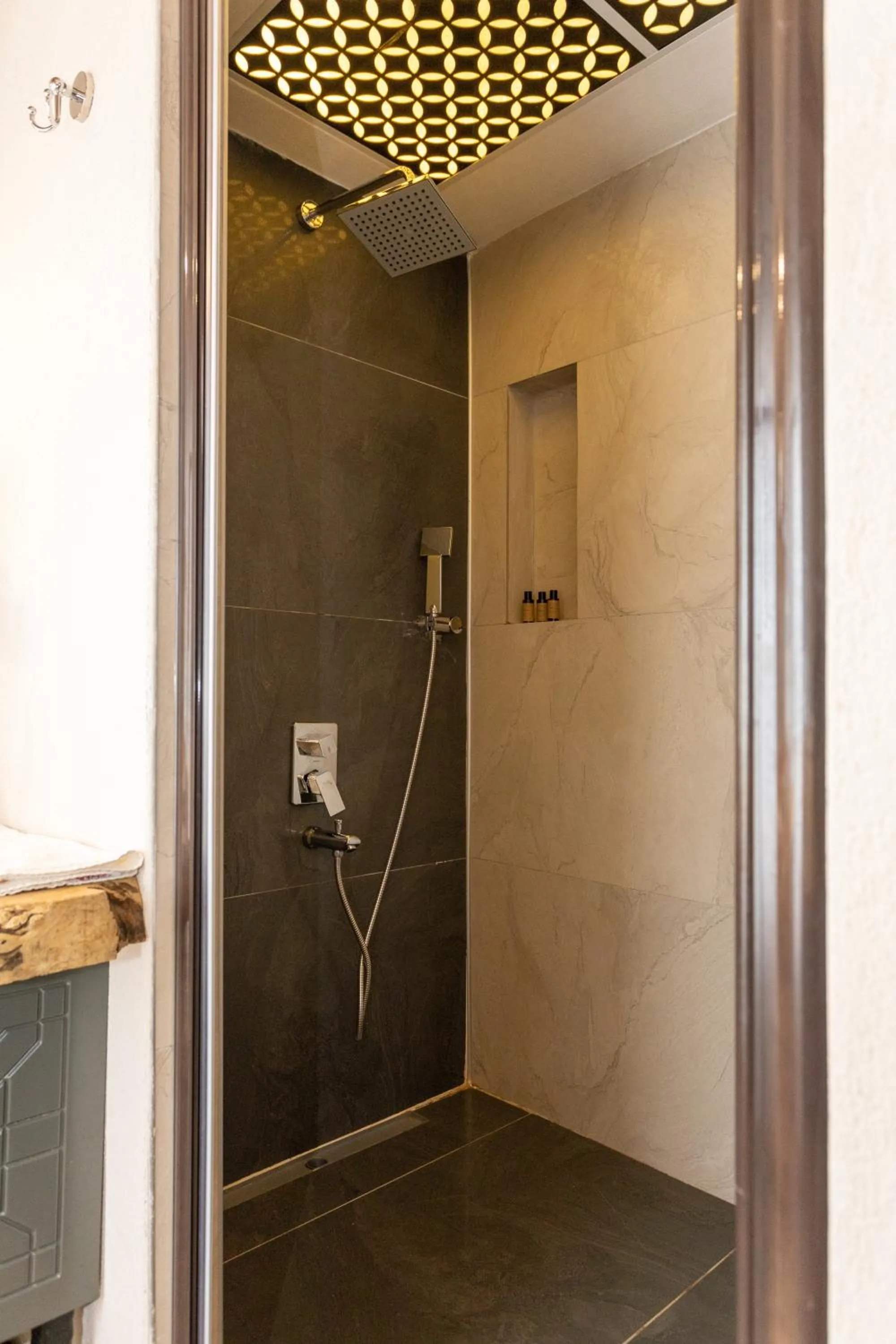 Shower in Gizli Cennet Villages Hotel