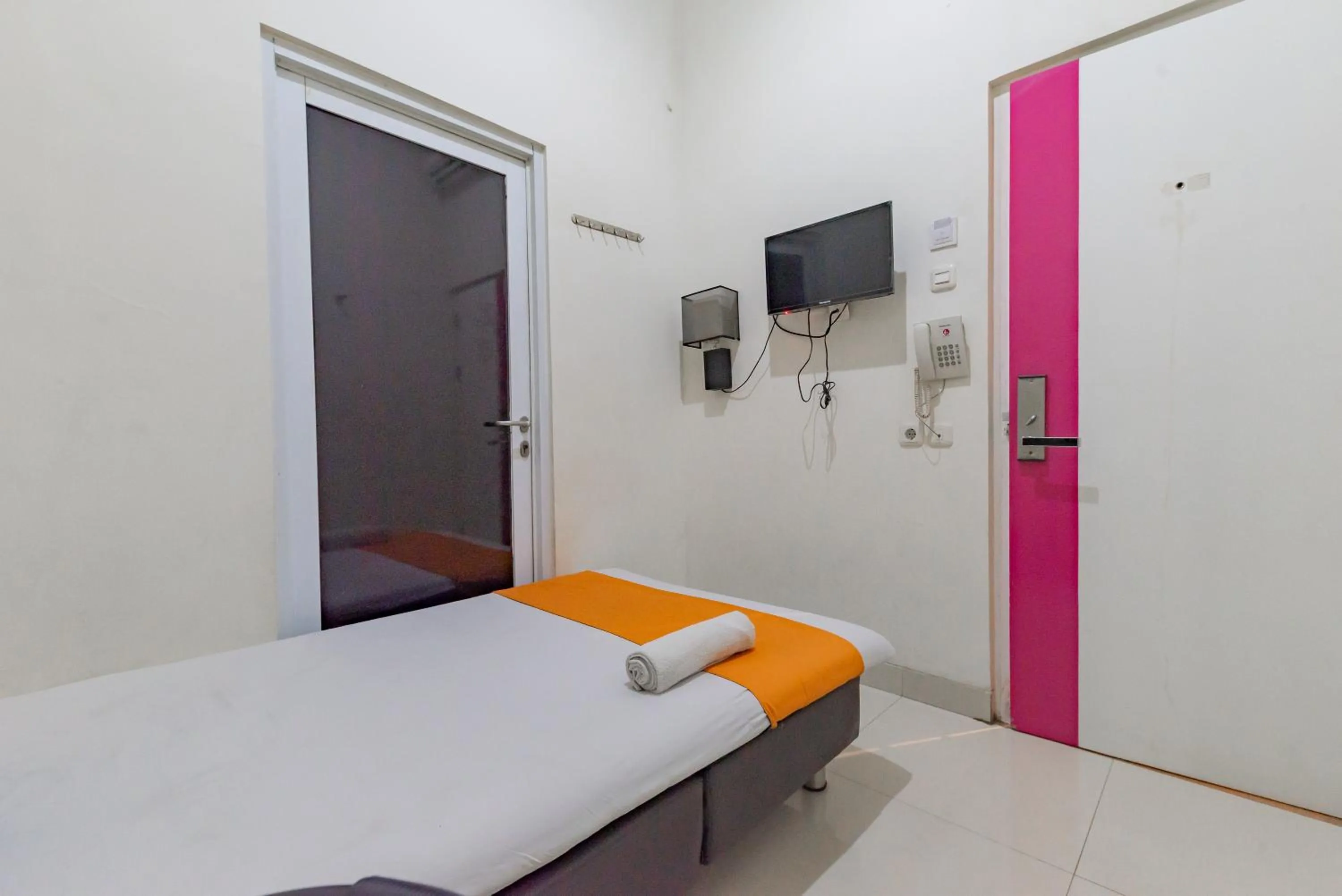 Bedroom, Bed in Sans Vibes Diemdi Kiaracondoong Bandung