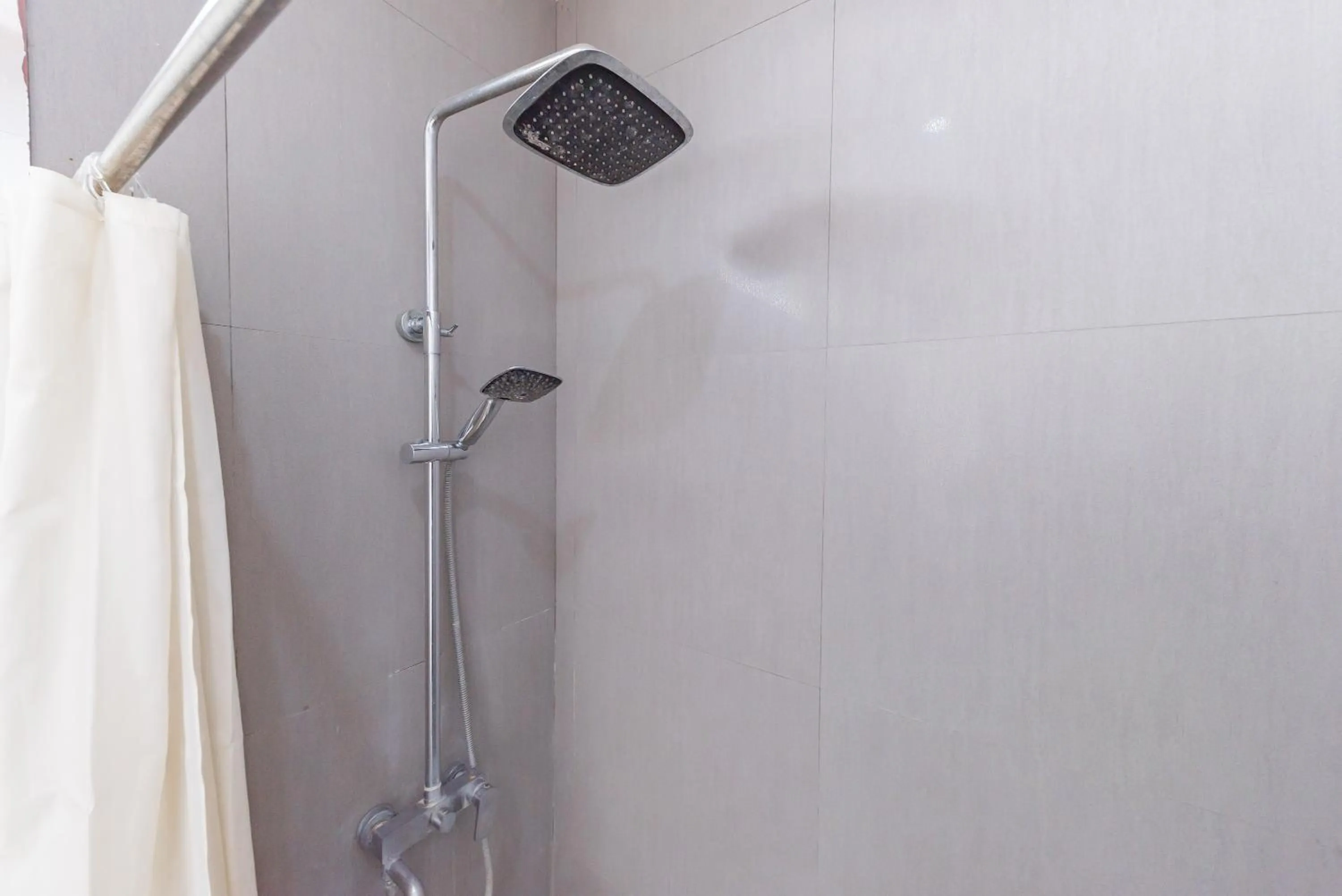 Bathroom in Sans Vibes Diemdi Kiaracondoong Bandung