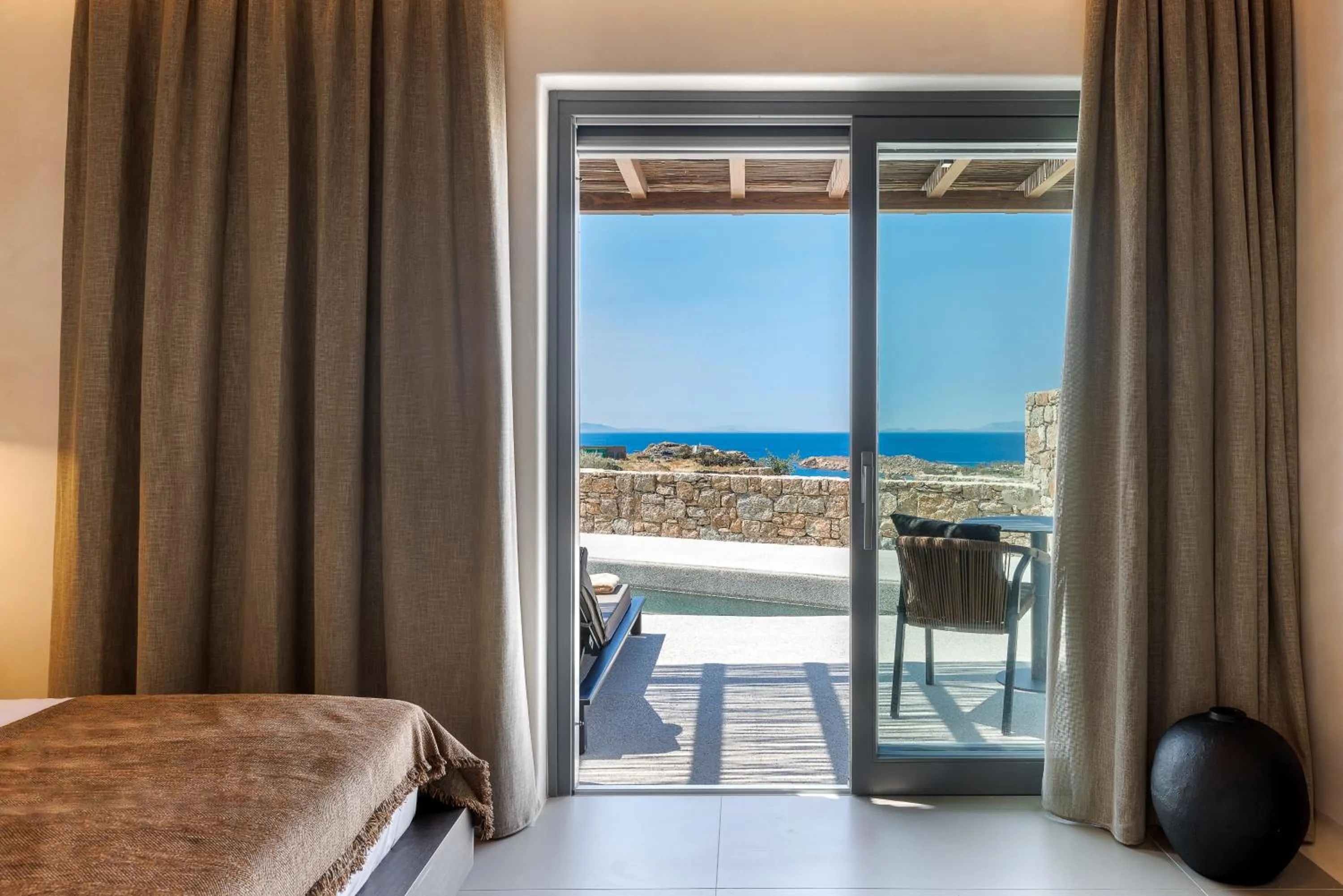 Bed in Maximus Mykonos