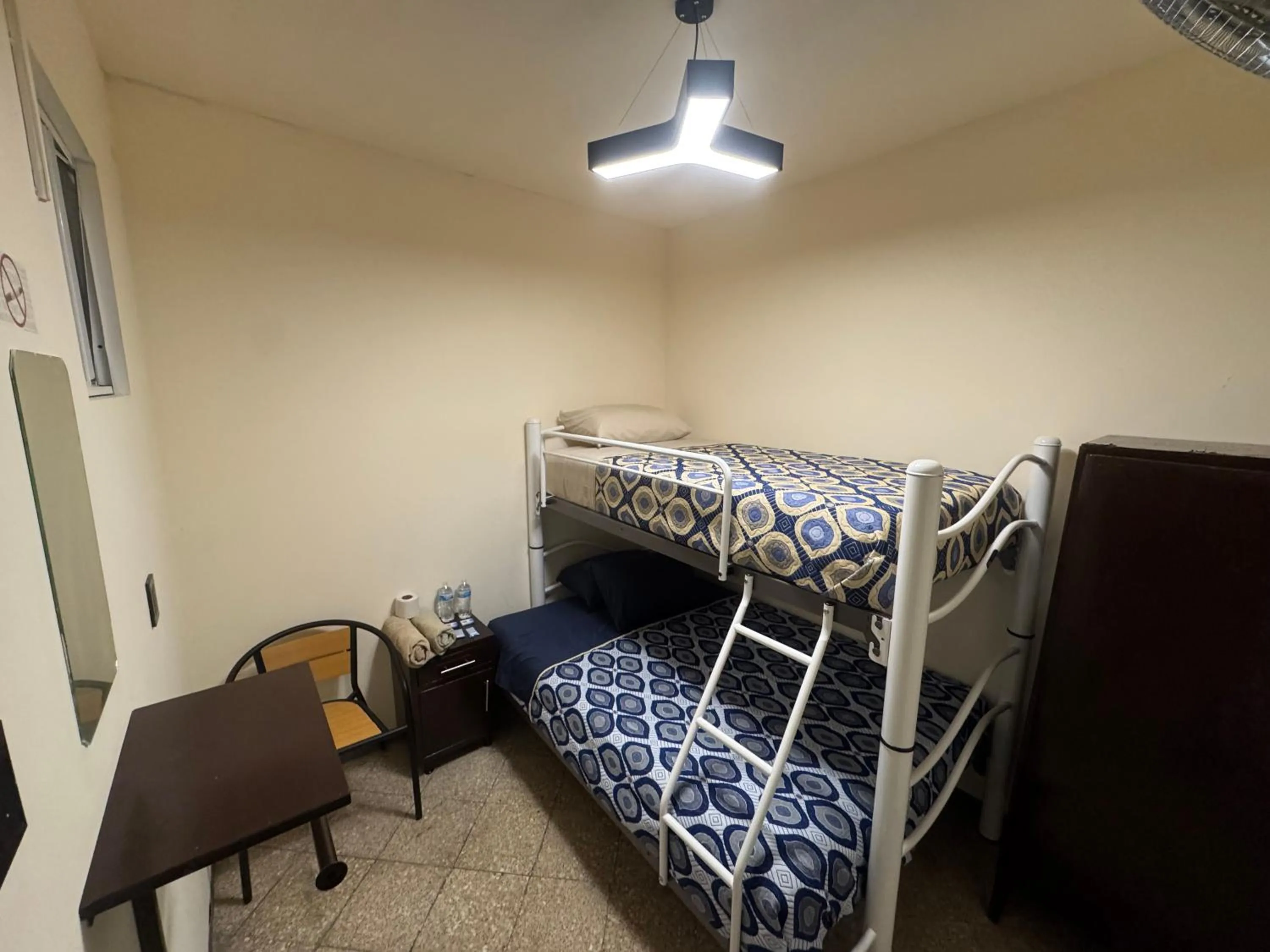 Triple Room with Shared Bathroom in Casa Zocalo