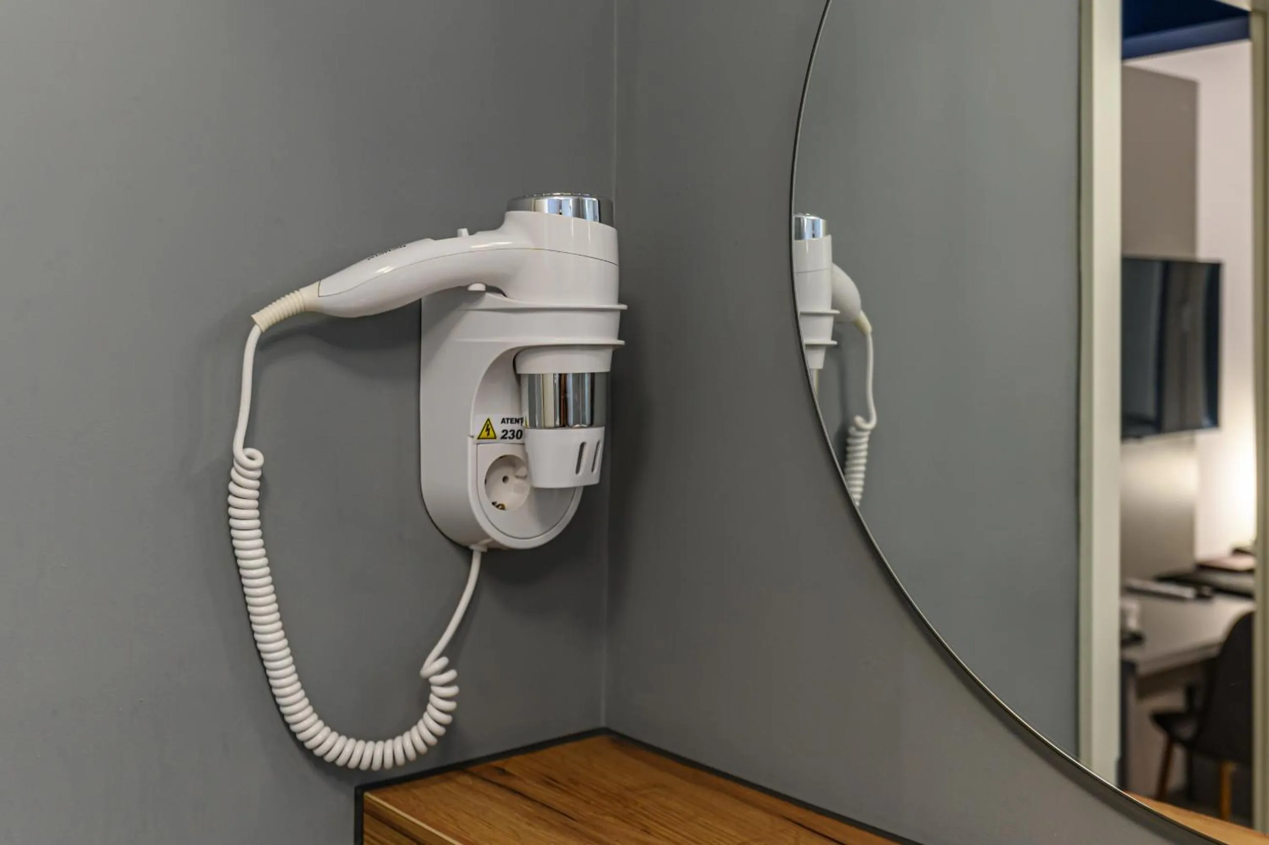 hair dryier in Johann Strauss Hotel