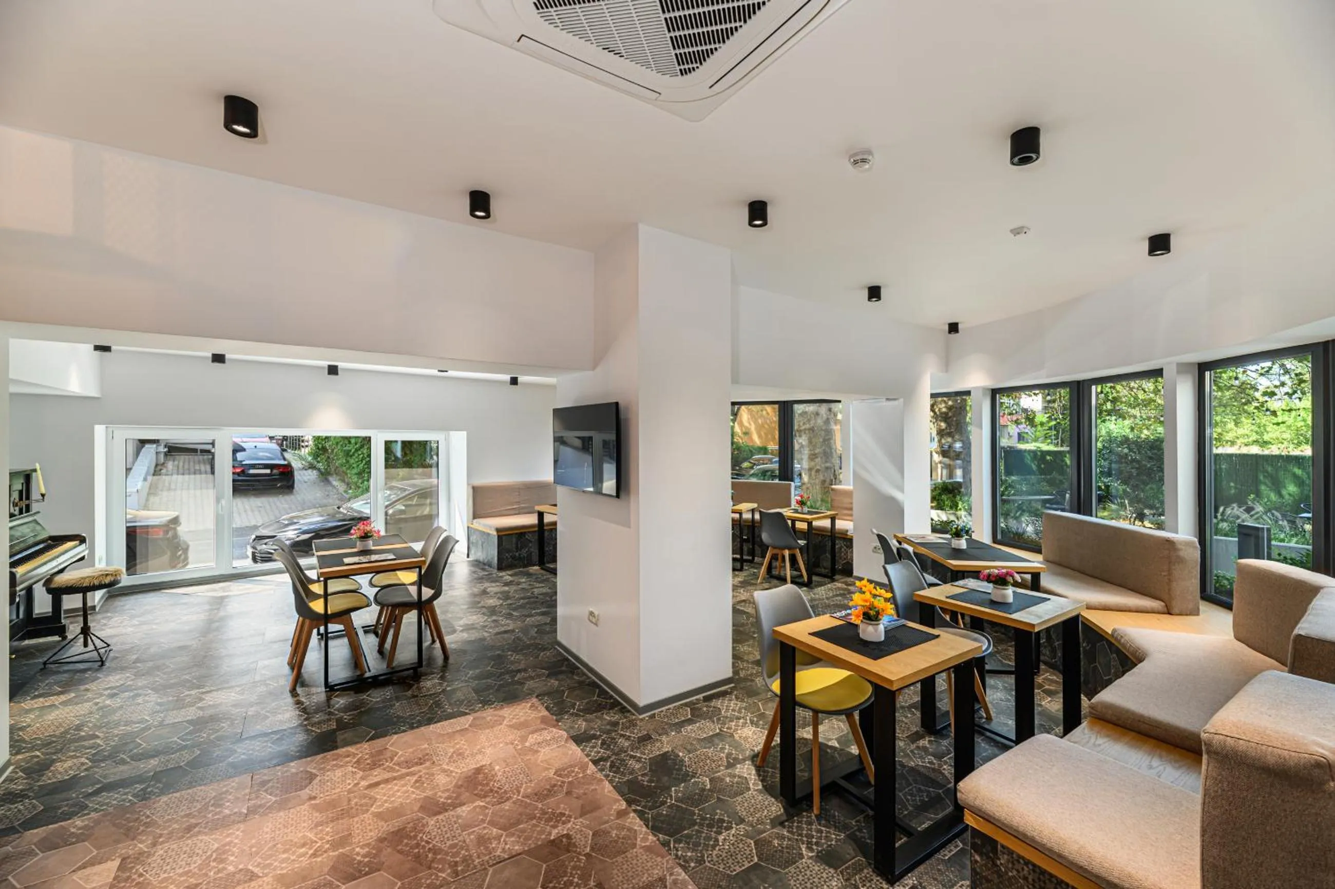 Communal lounge/ TV room in Johann Strauss Hotel