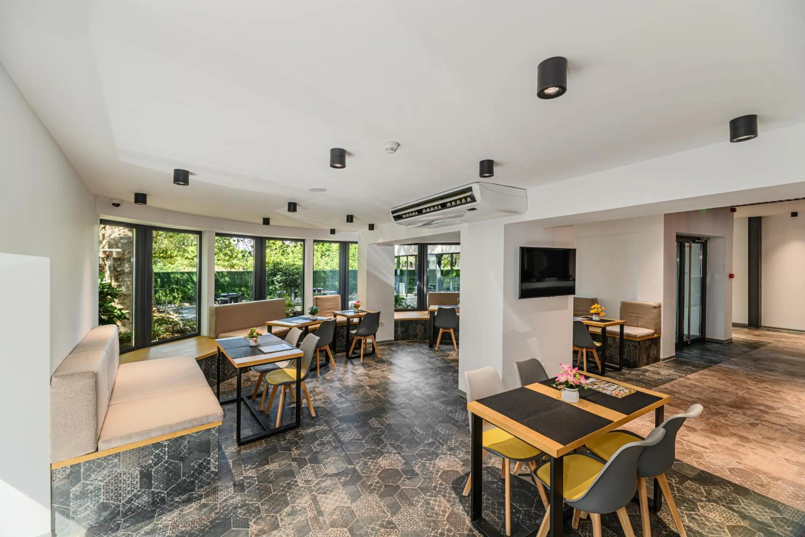 Communal lounge/ TV room in Johann Strauss Hotel