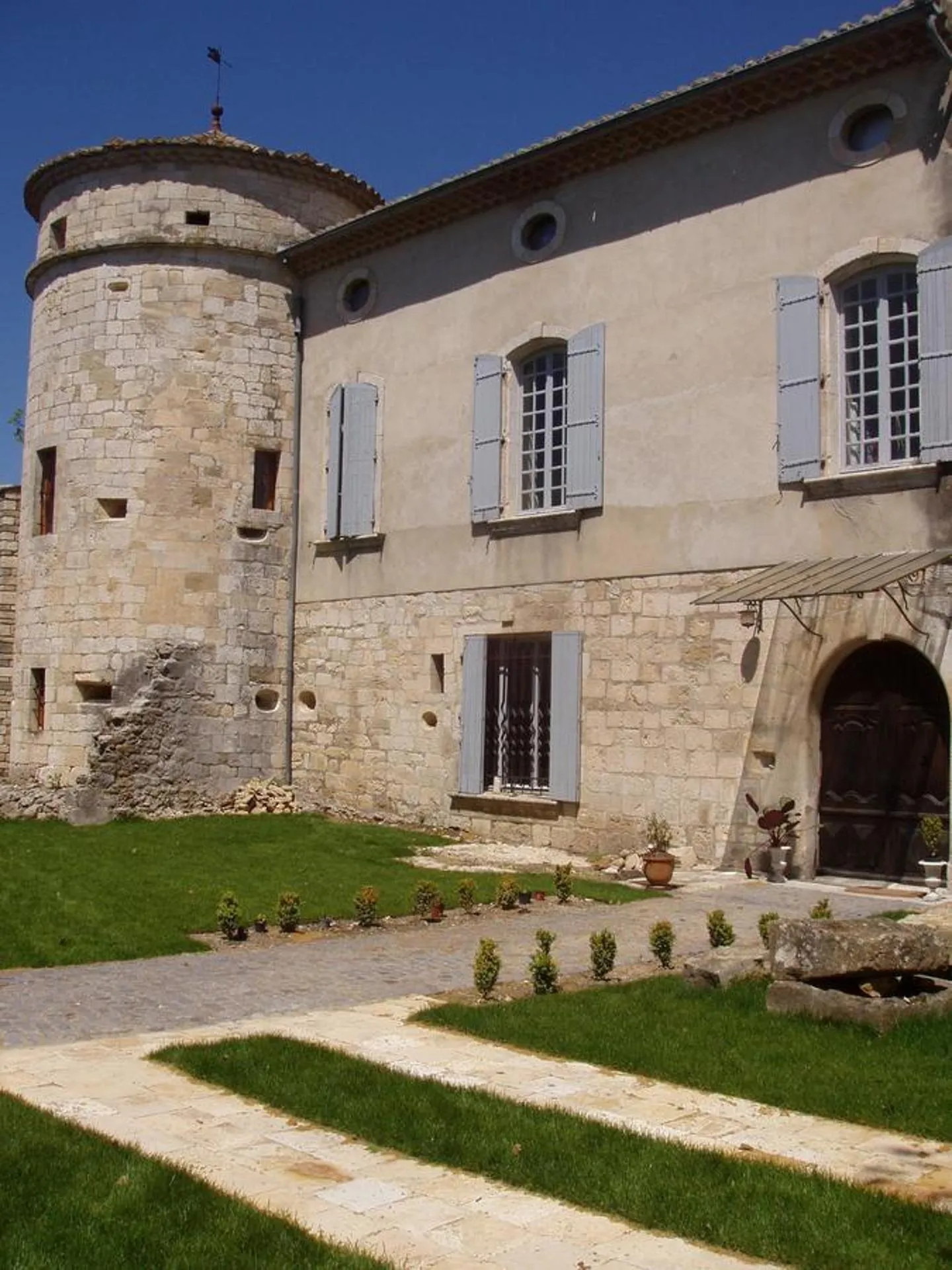 Facade/entrance in Chateau de la Bastide