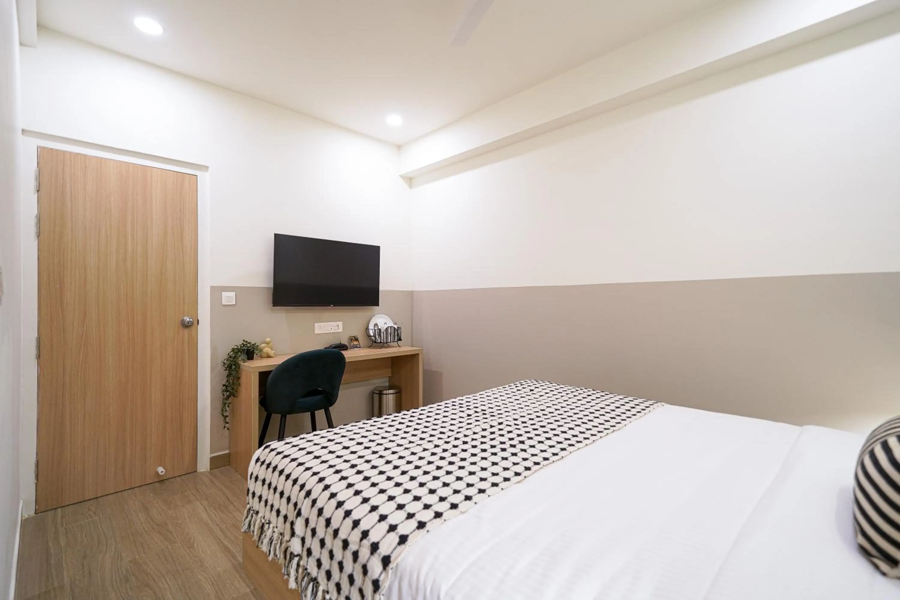 TV and multimedia, Bed in Olive Hotel Hoodi by Embassy Group