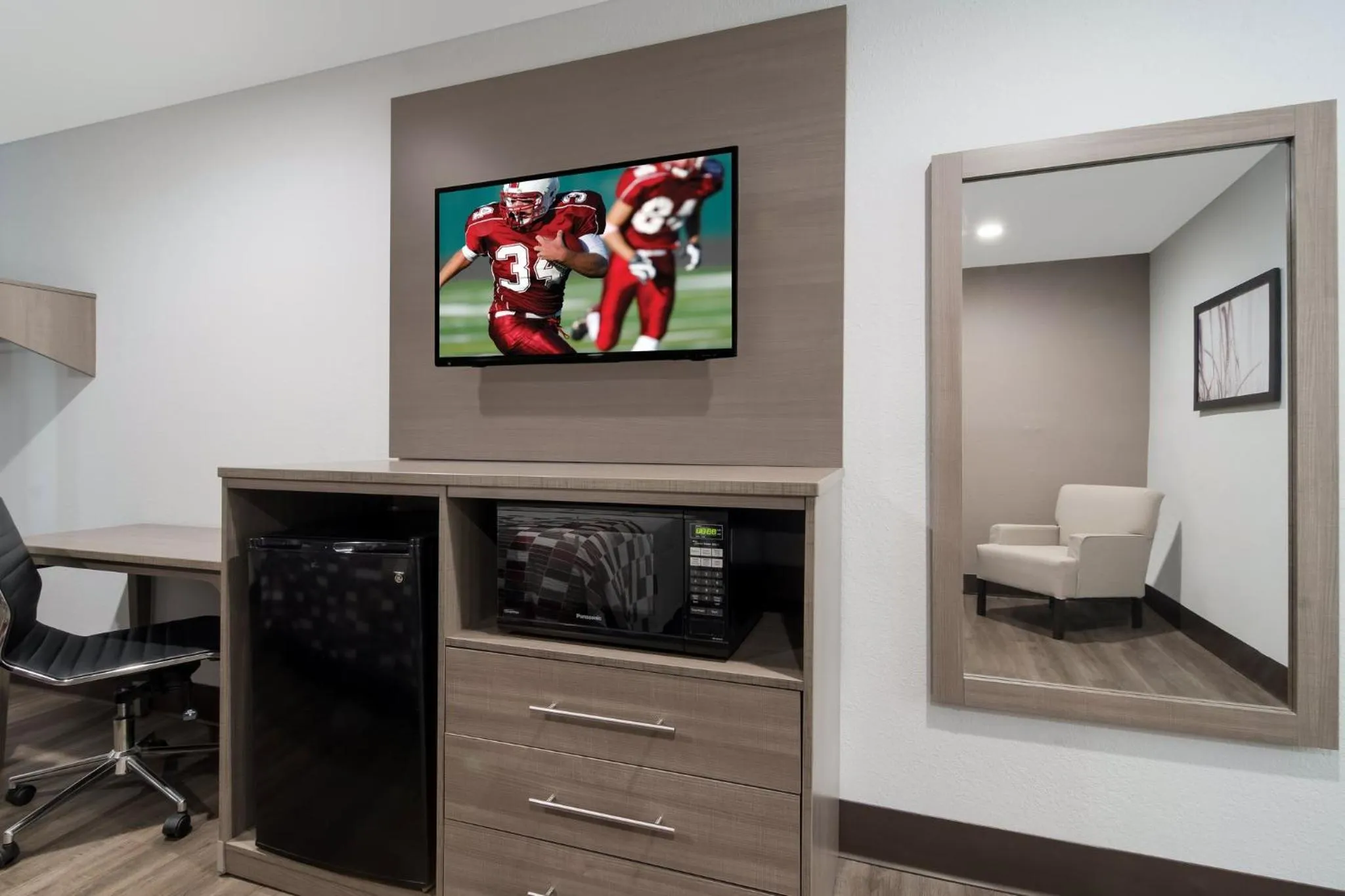 Photo of the whole room in Red Roof Inn Rocky Mount - Battleboro