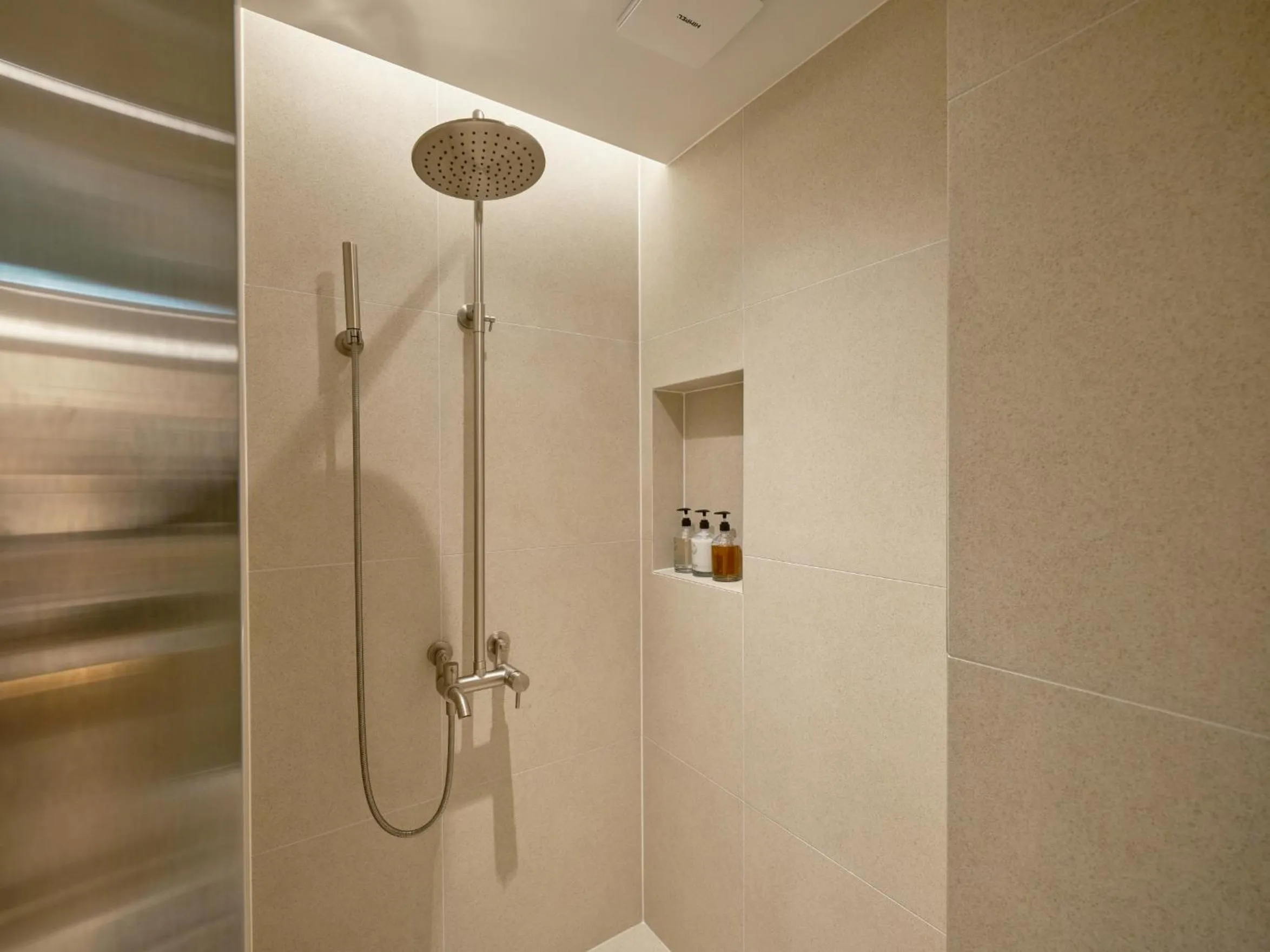 Shower in UH Suite The Coex