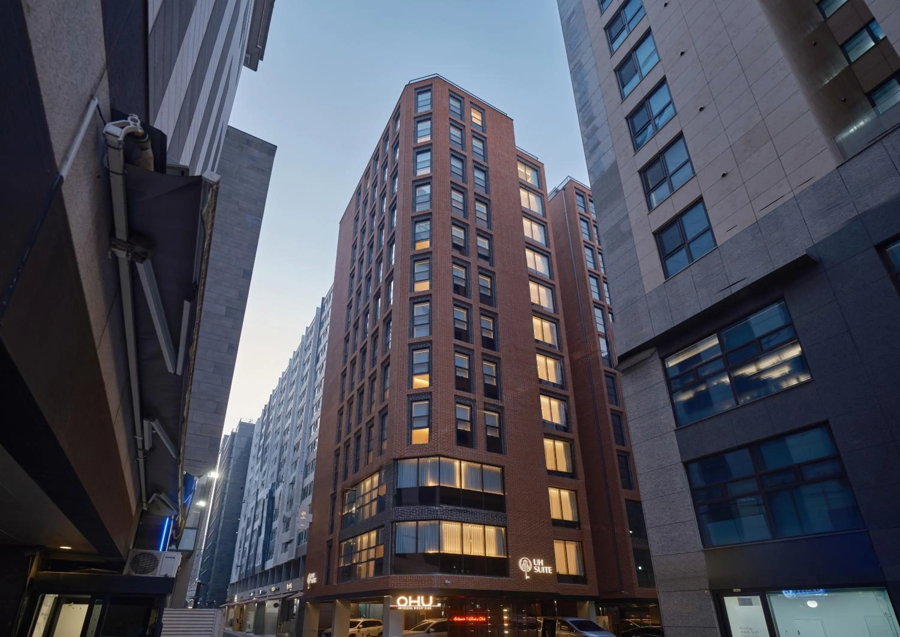 Property building in UH Suite The Coex