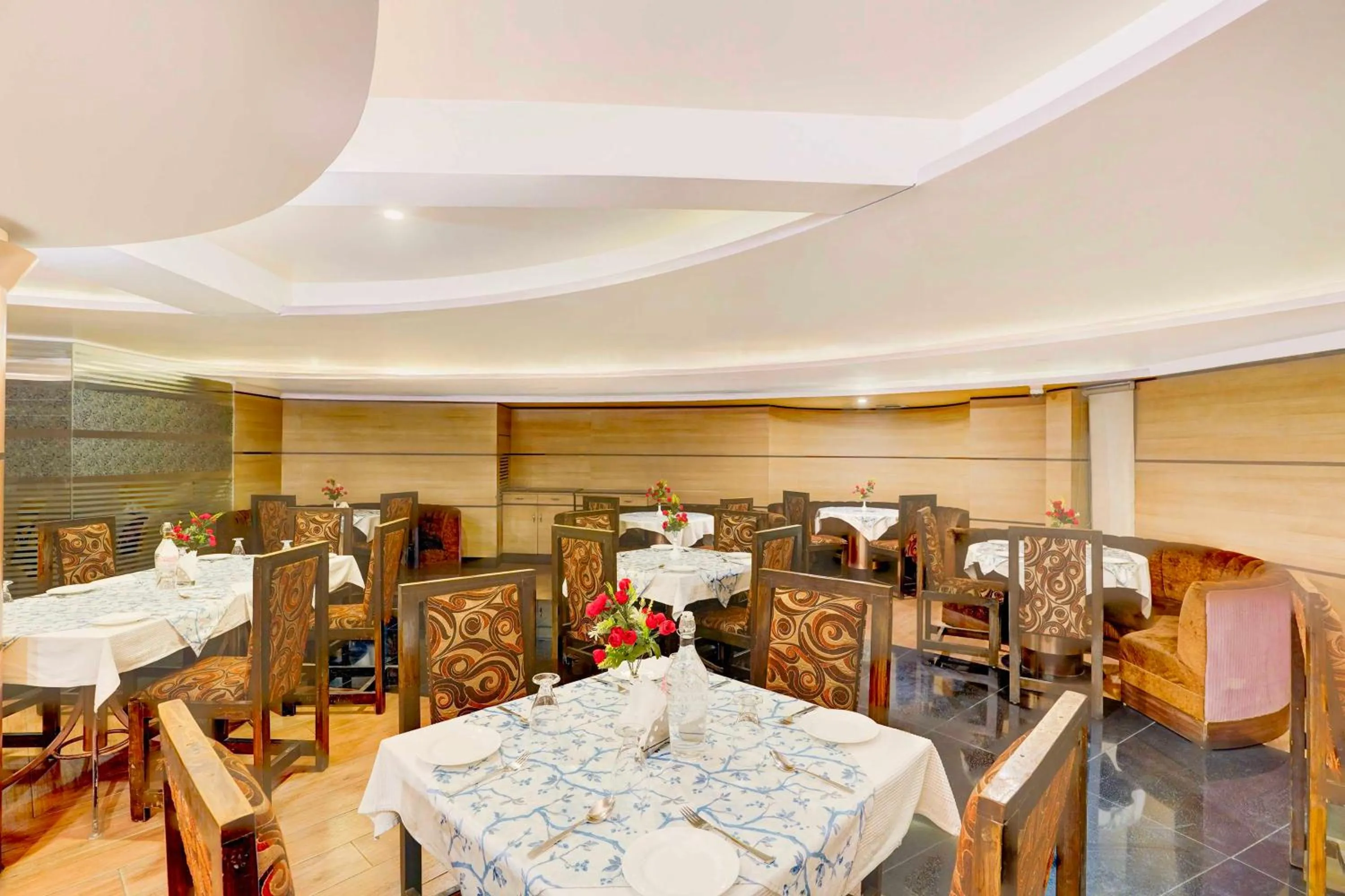 Restaurant/places to eat in Palette Hotel Nisarga by Sunday Bhopal