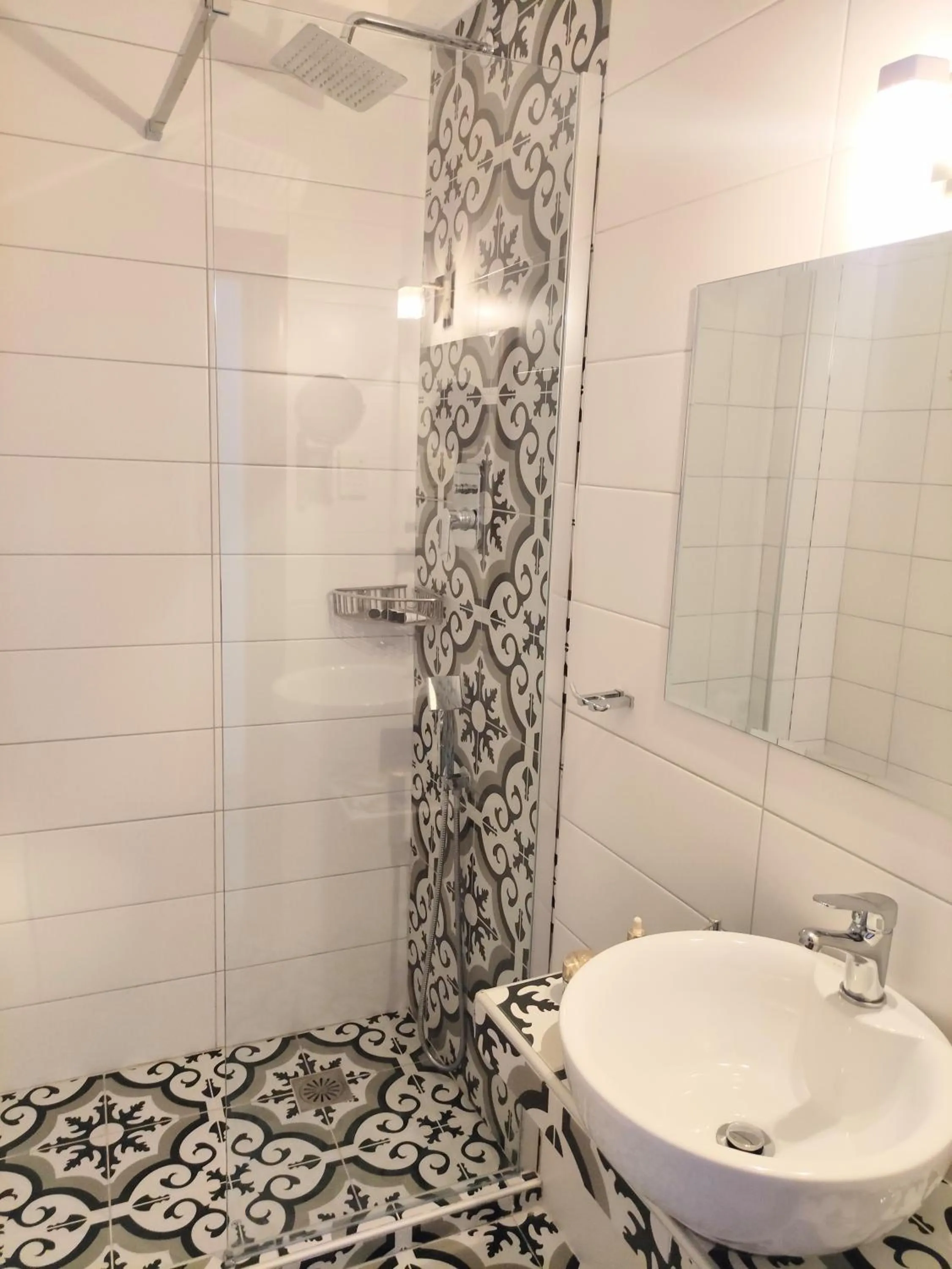 Shower in Stratos Hotel