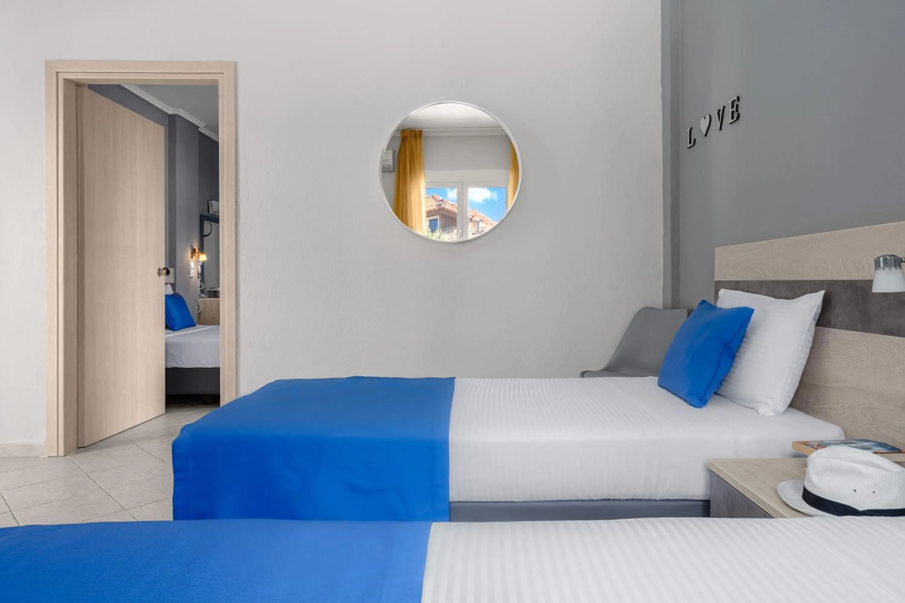 Photo of the whole room, Bed in Stratos Hotel