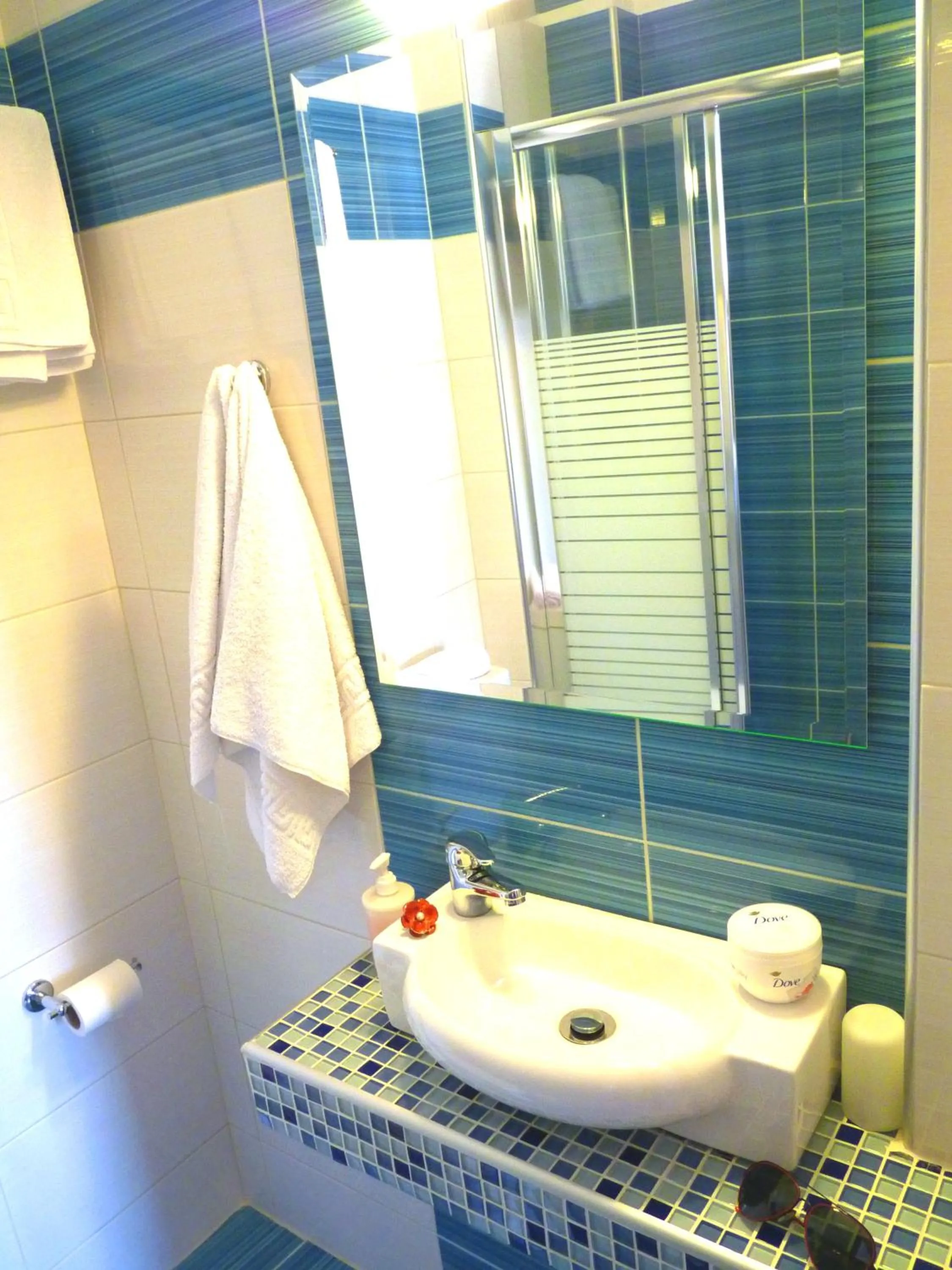 Bathroom in Stratos Hotel