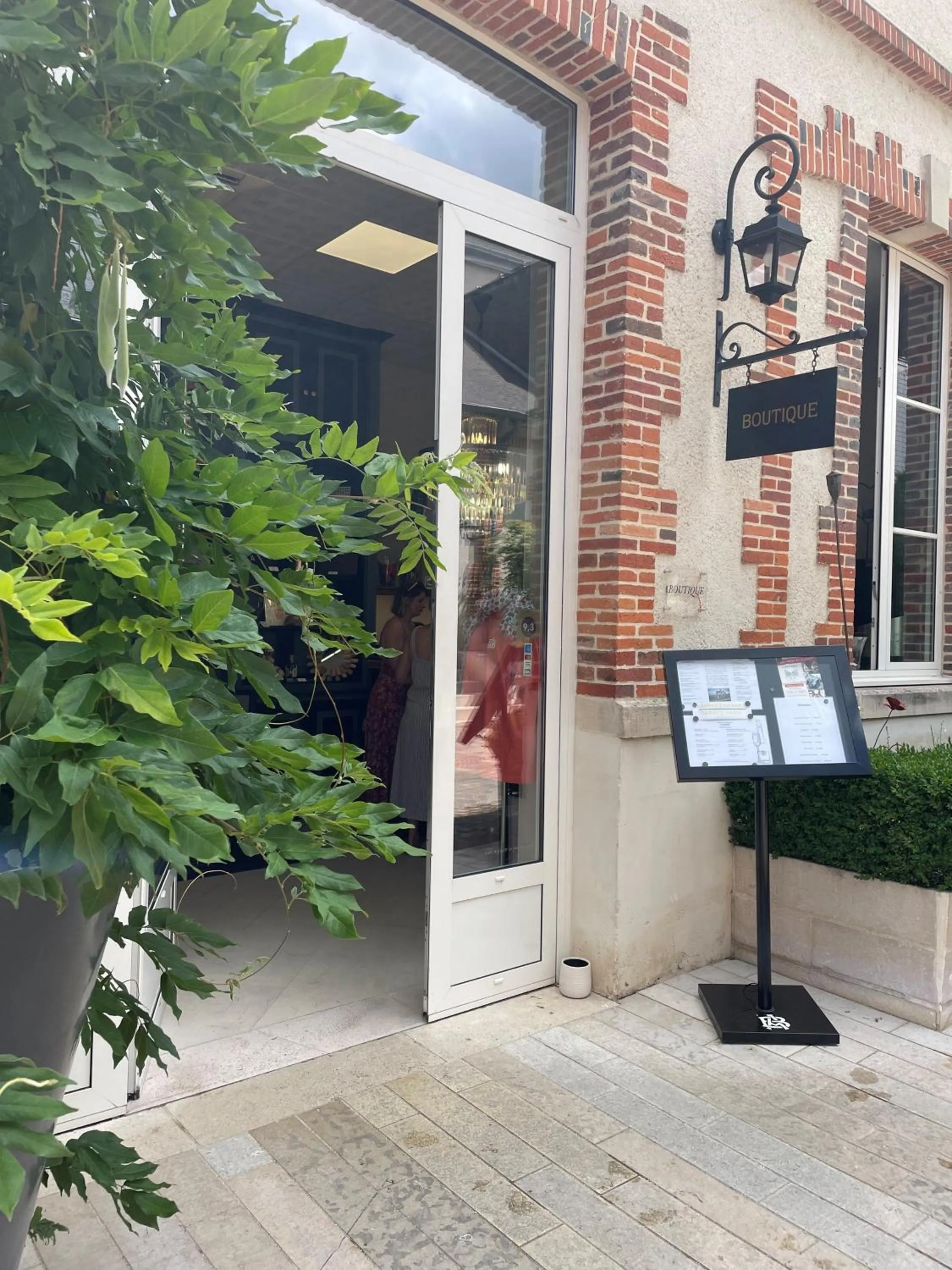 Property building in Champagne André Bergère & Suites