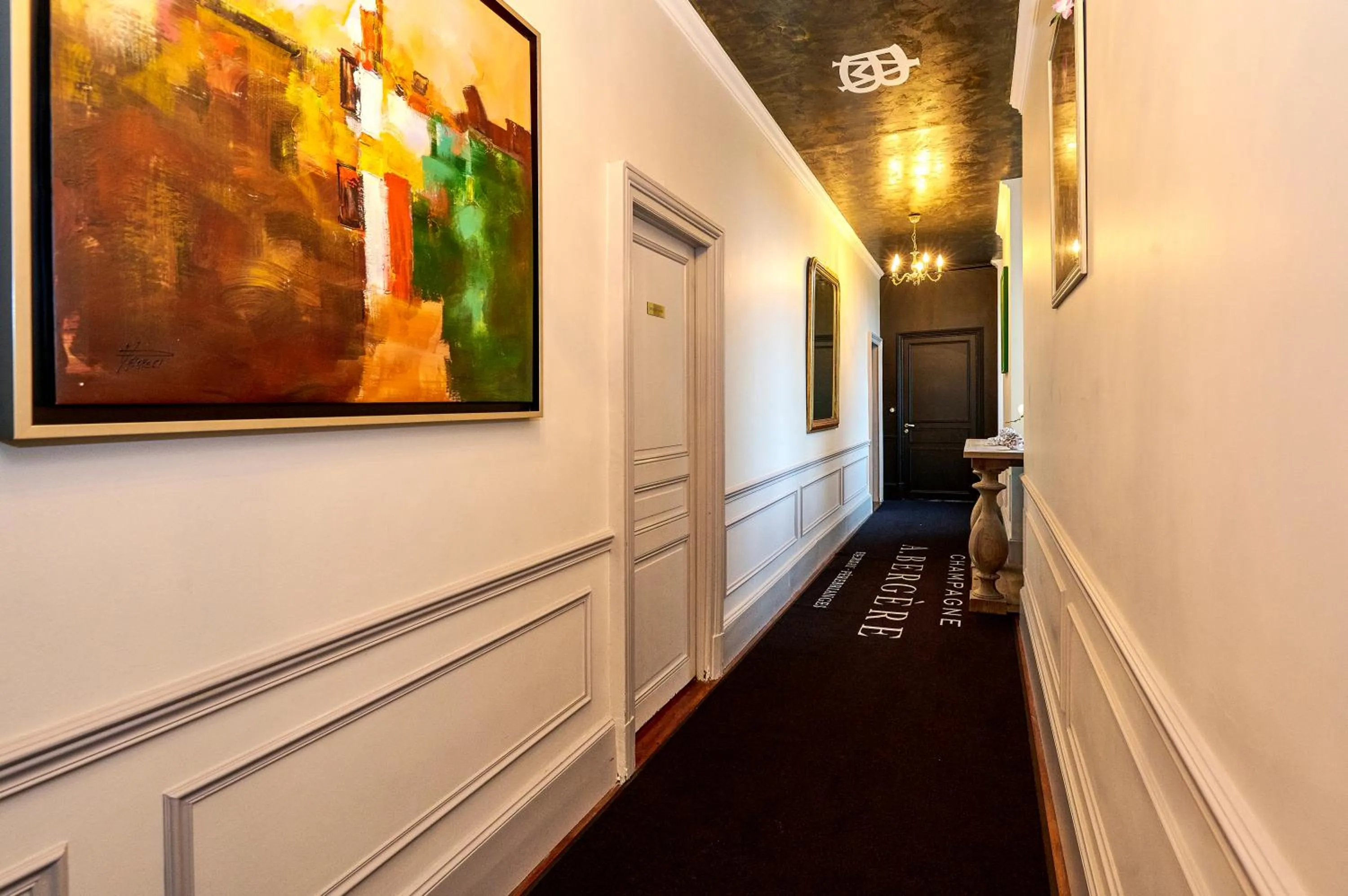 Property building in Champagne André Bergère & Suites