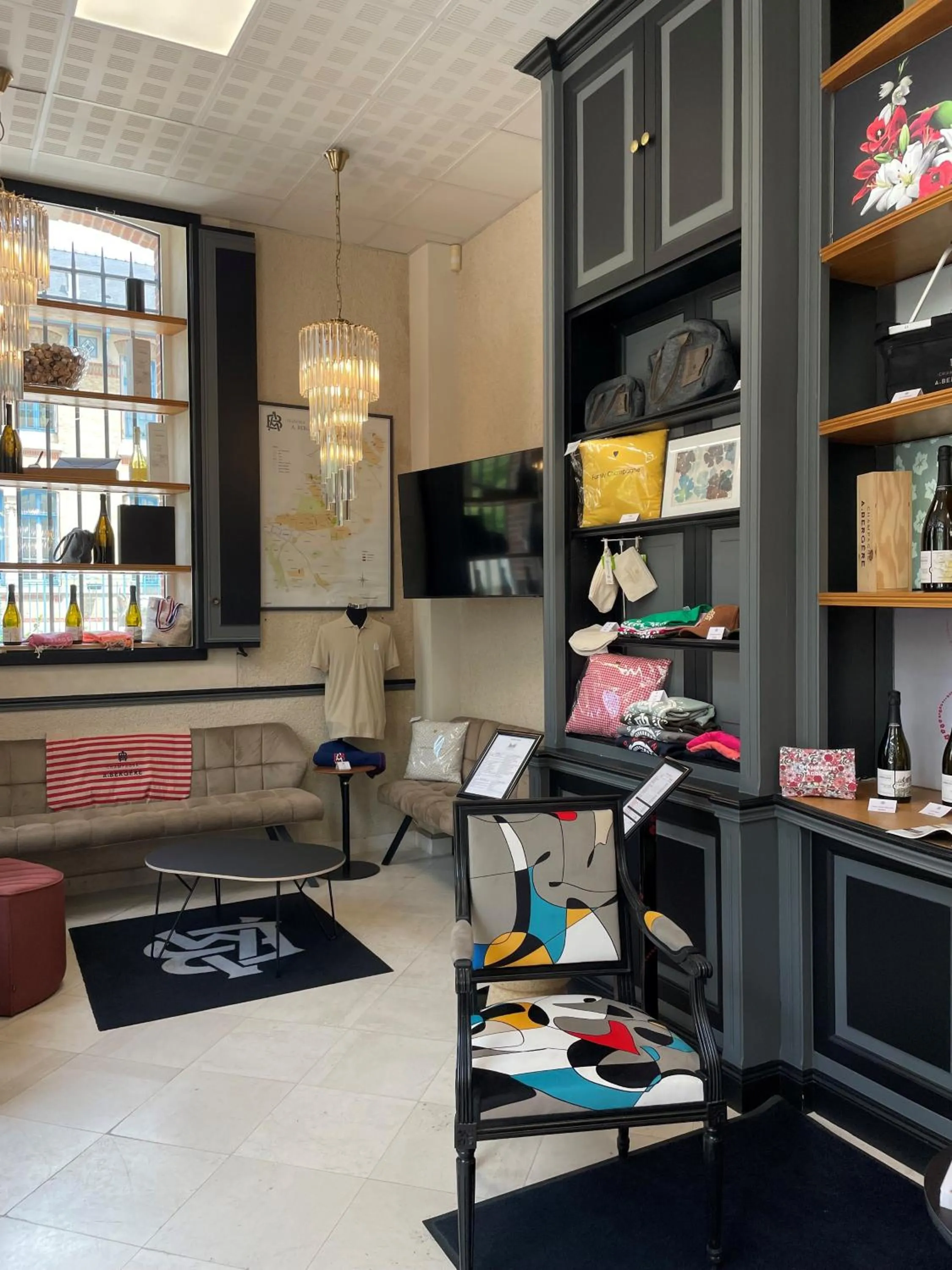 Property building in Champagne André Bergère & Suites