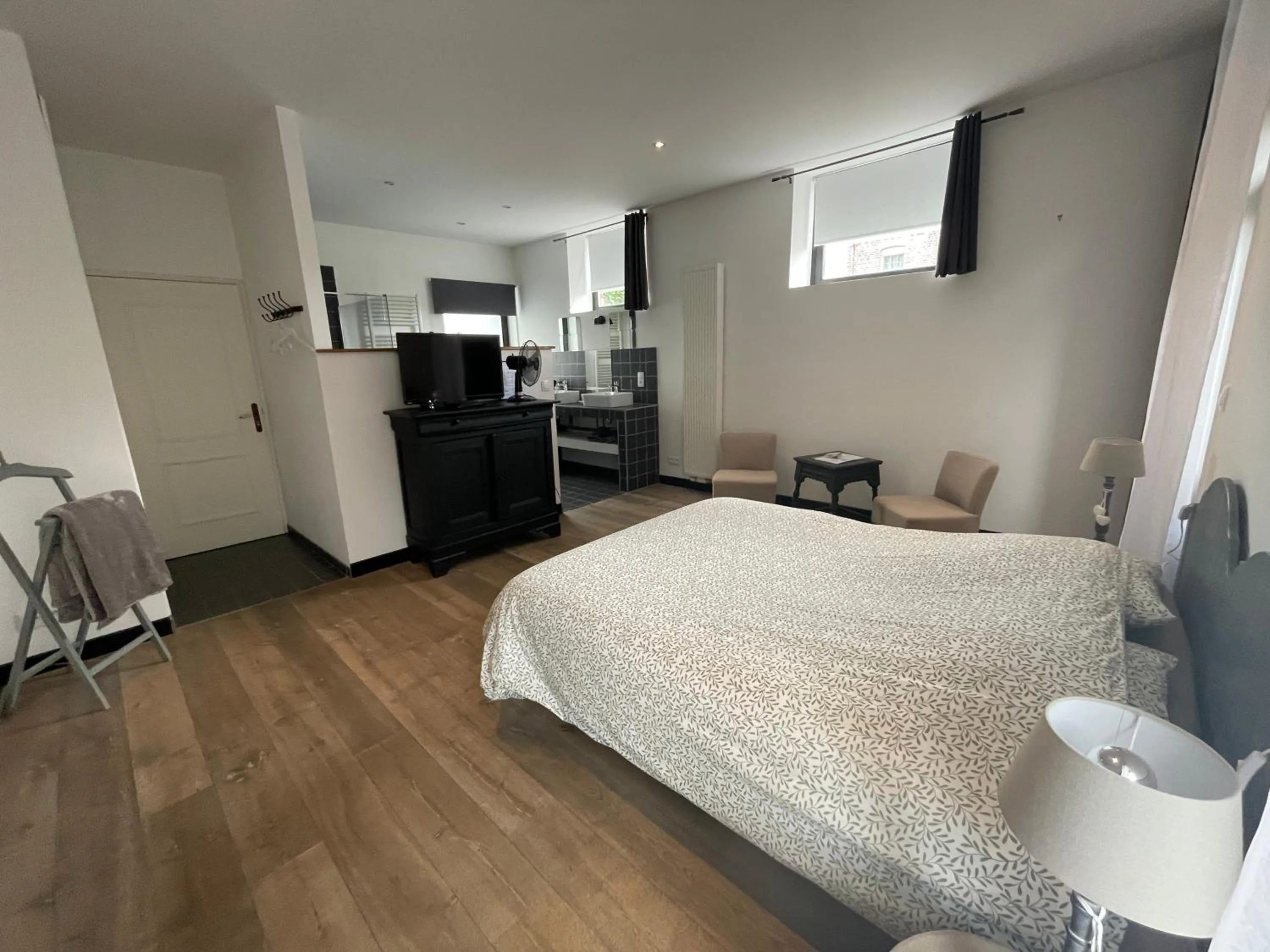 Photo of the whole room, Bed in La Grange De Salomé