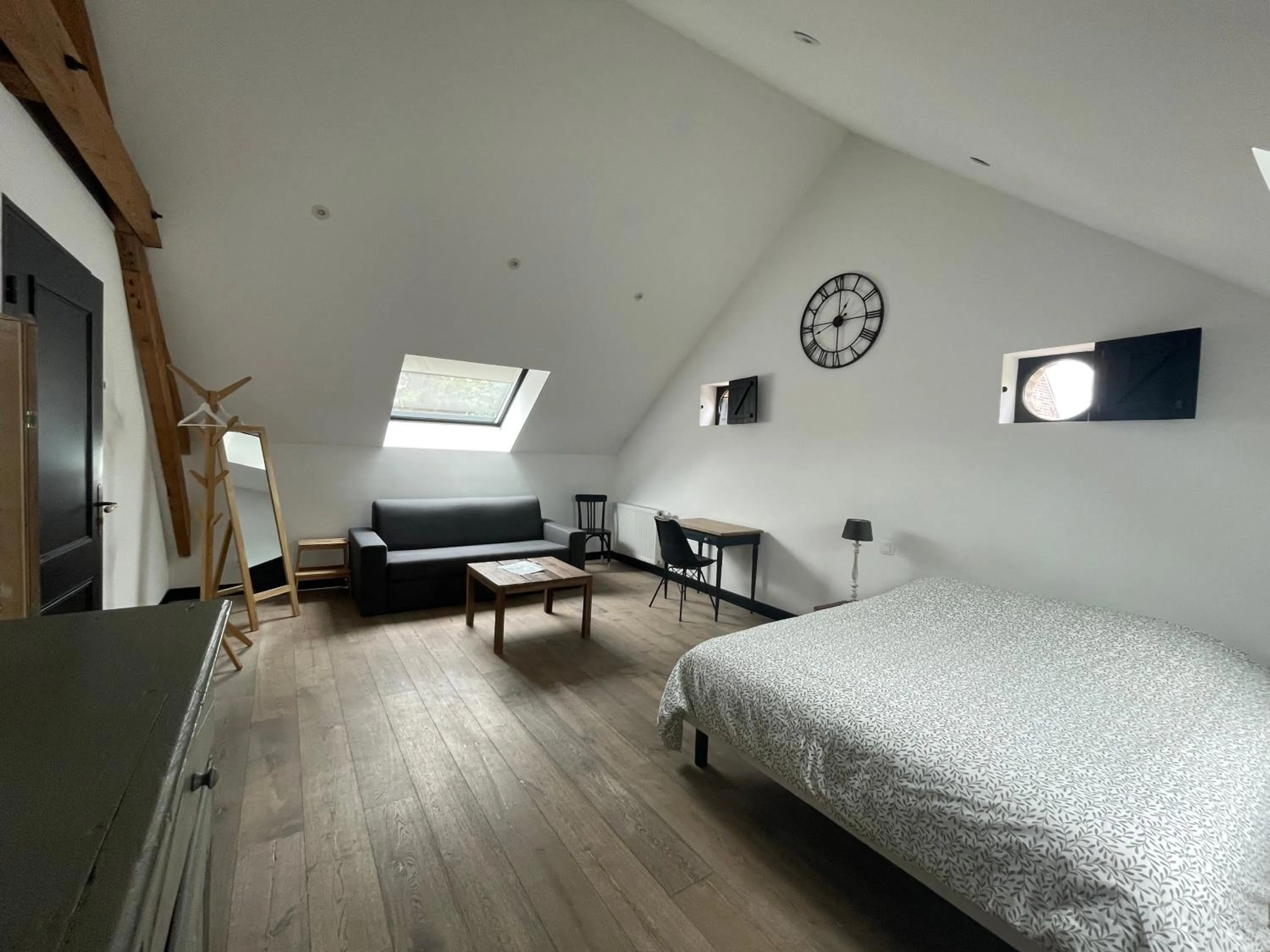 Photo of the whole room, Bed in La Grange De Salomé