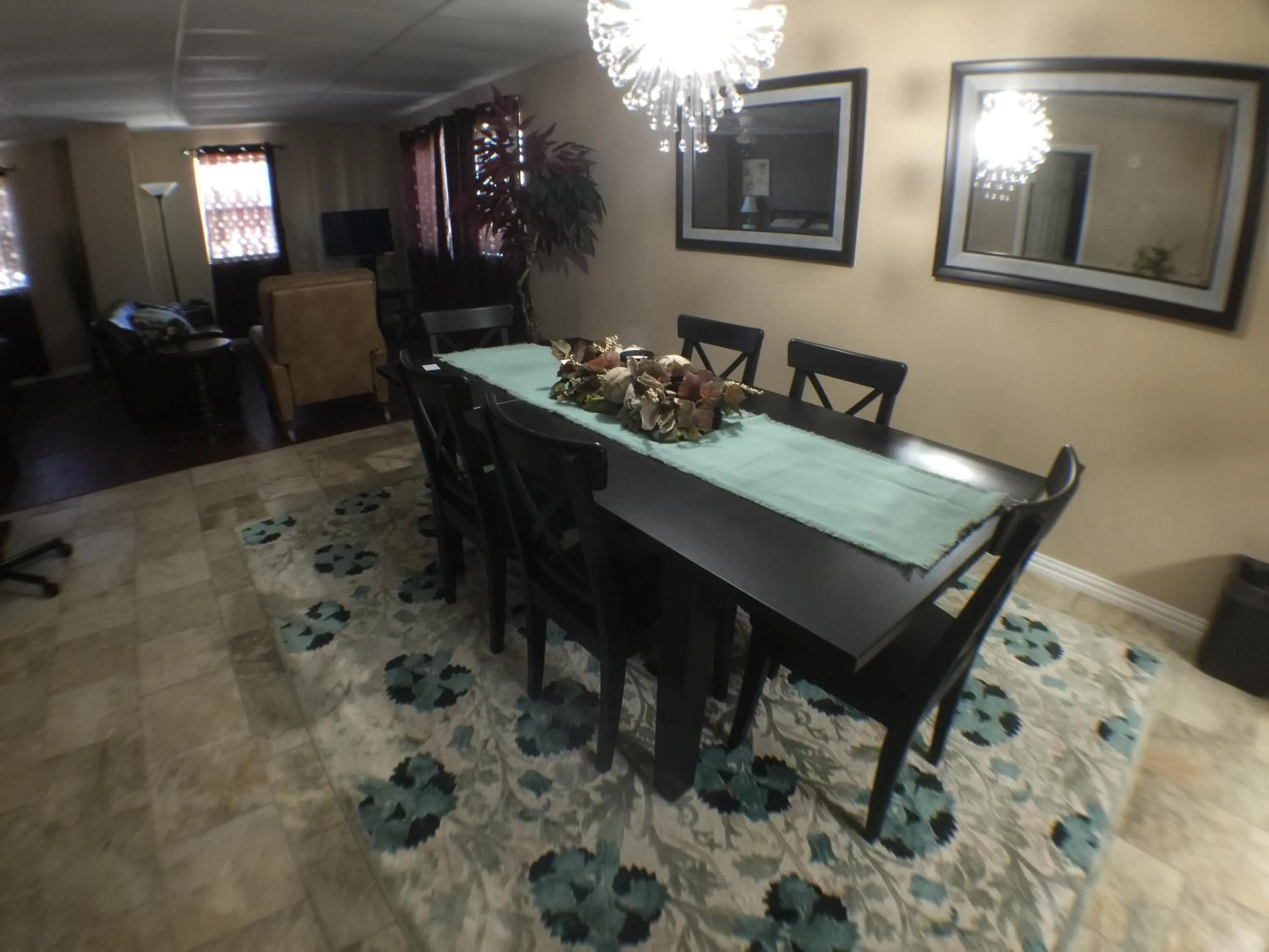 Dining area in Austin Motor Inn