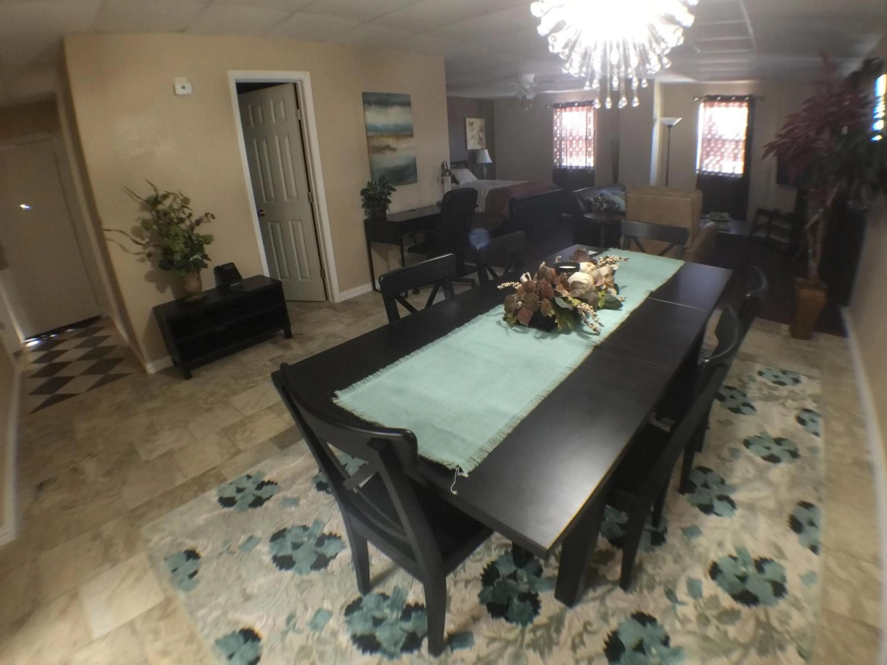 Dining area in Austin Motor Inn