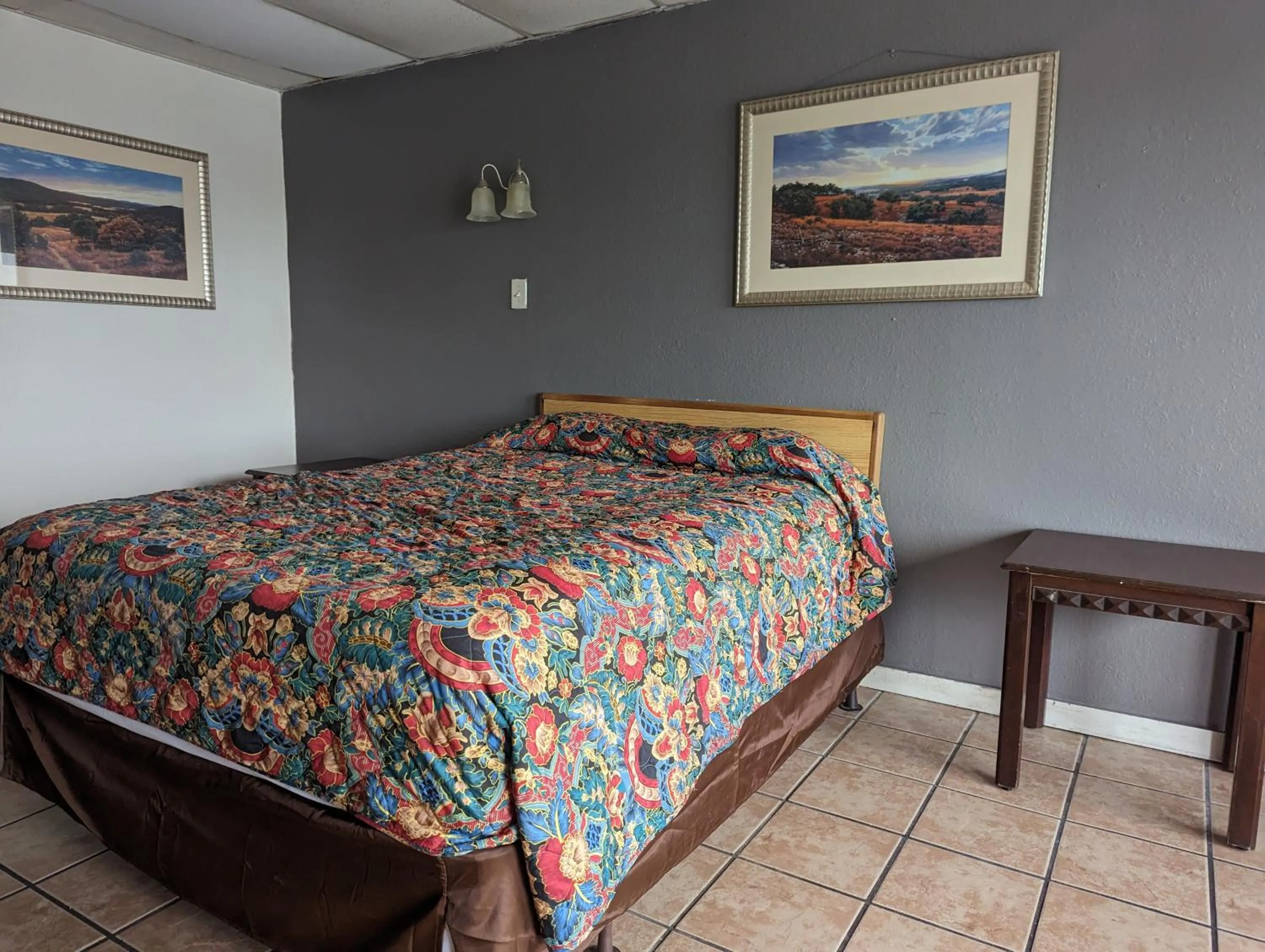 Bed in Austin Motor Inn