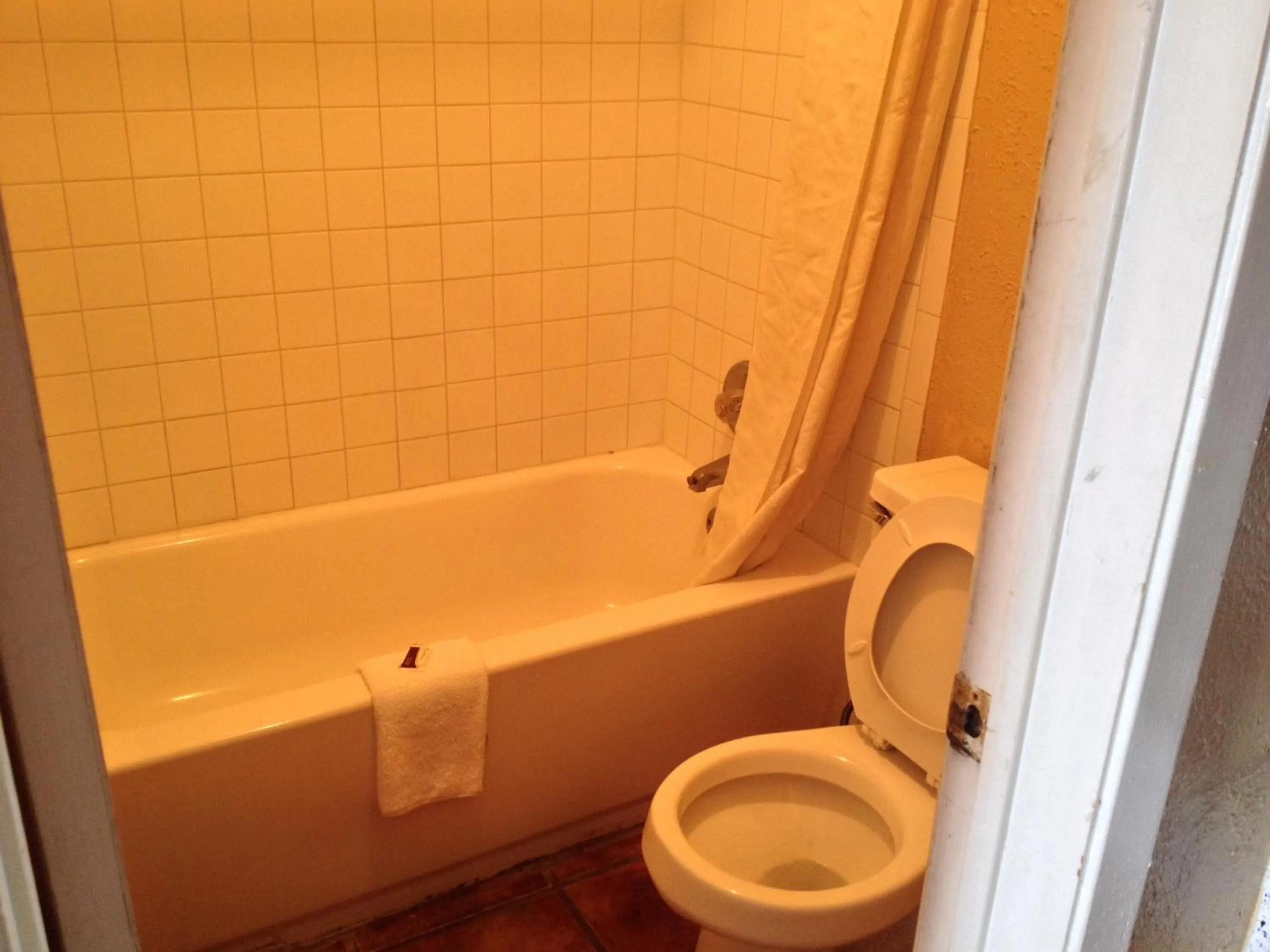 Bathroom in Austin Motor Inn