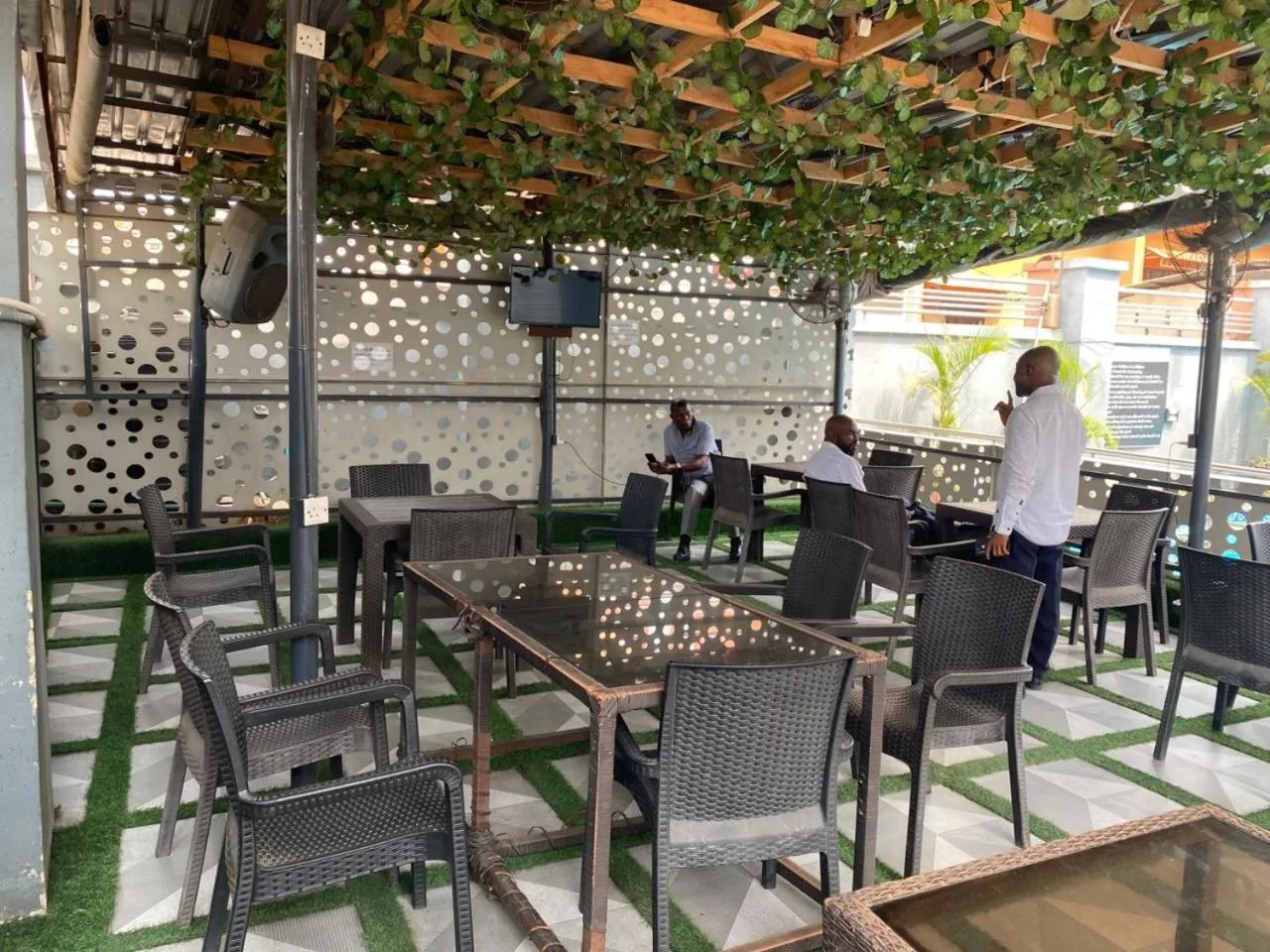 Restaurant/places to eat in Aotel Hotels & Suites - Ojota