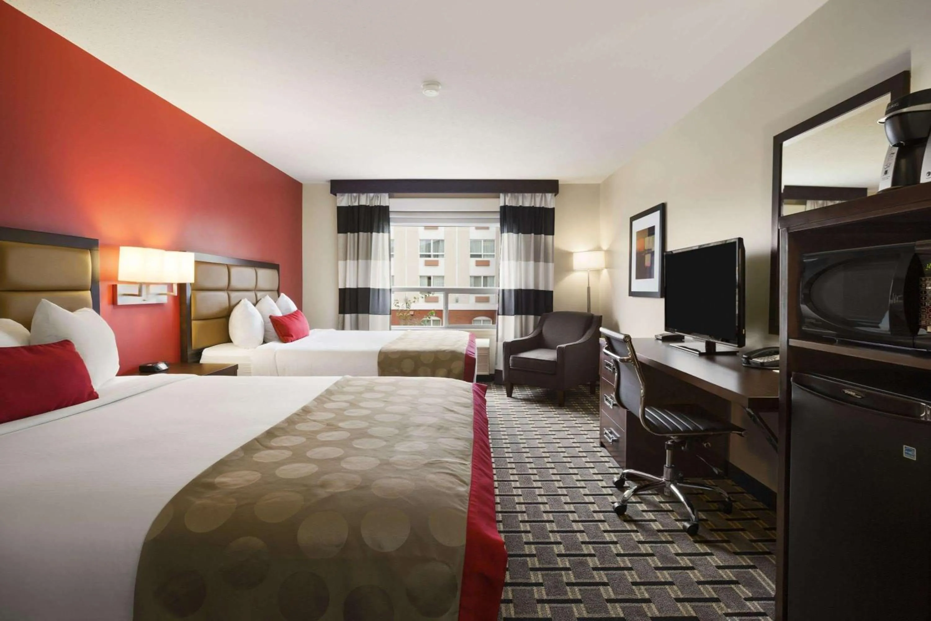 Photo of the whole room, Bed in Ramada by Wyndham Edson