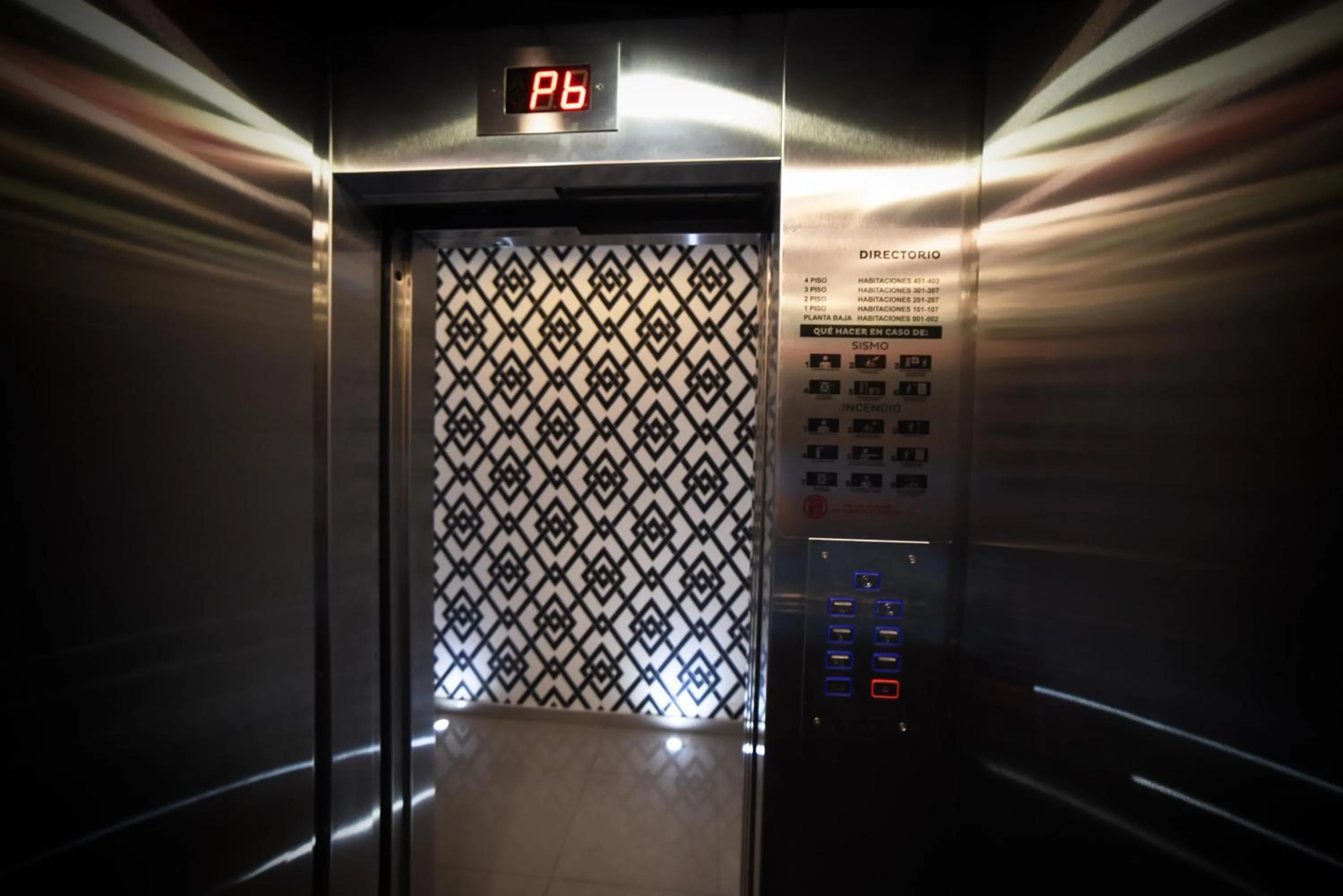 Lobby or reception in Six Hotel Guadalajara Expiatorio