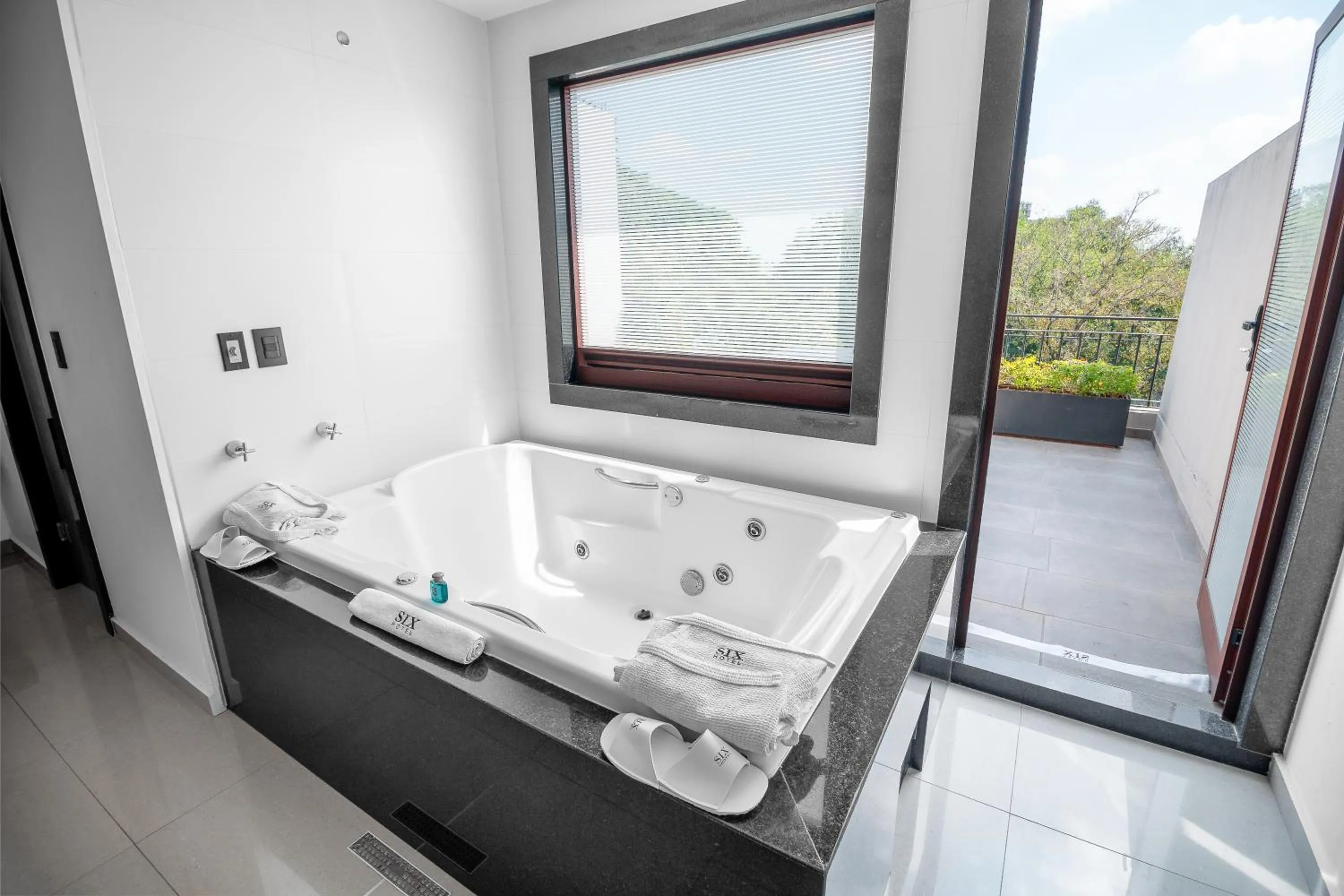 Hot Tub in Six Hotel Guadalajara Expiatorio