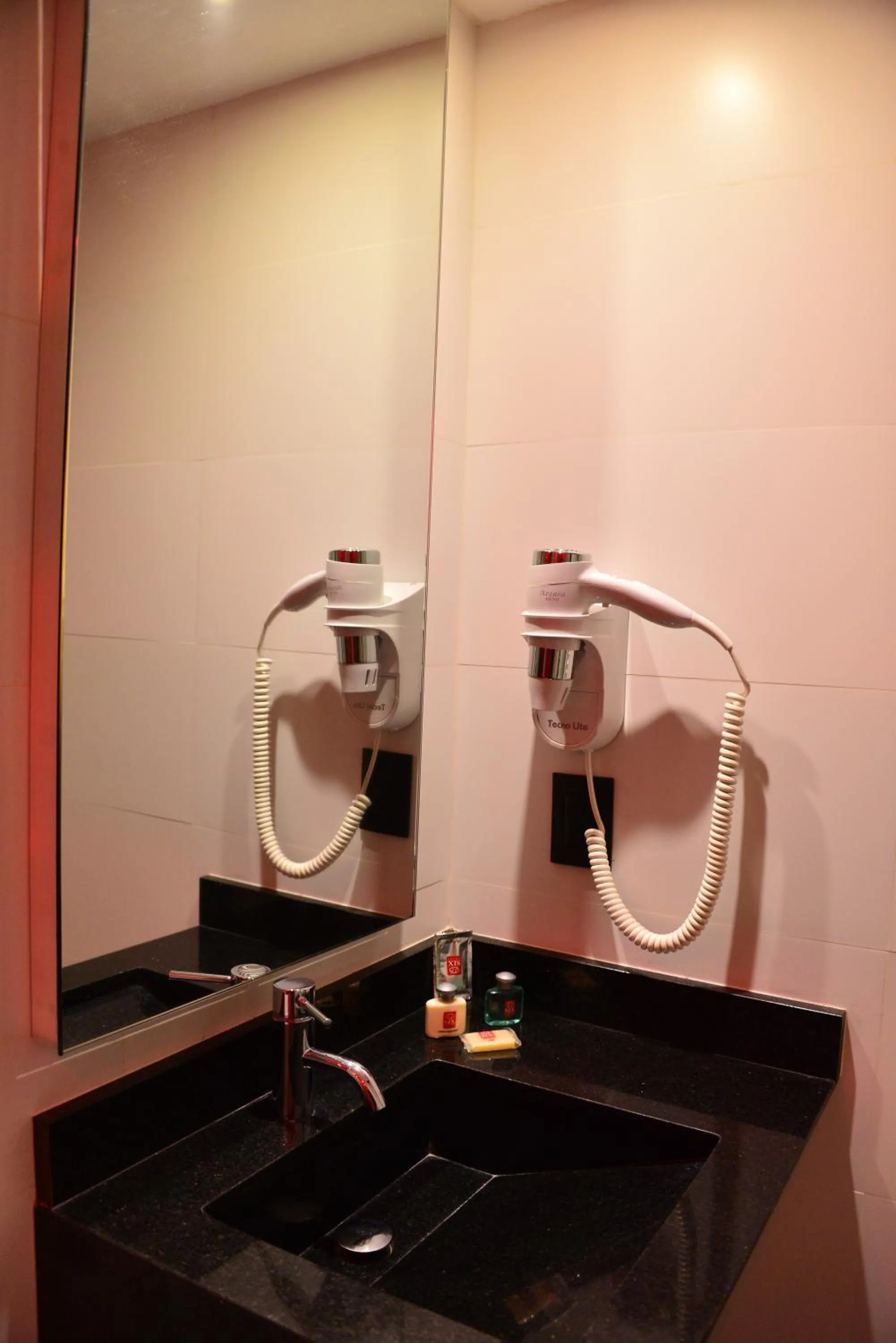 Bathroom in Six Hotel Guadalajara Expiatorio