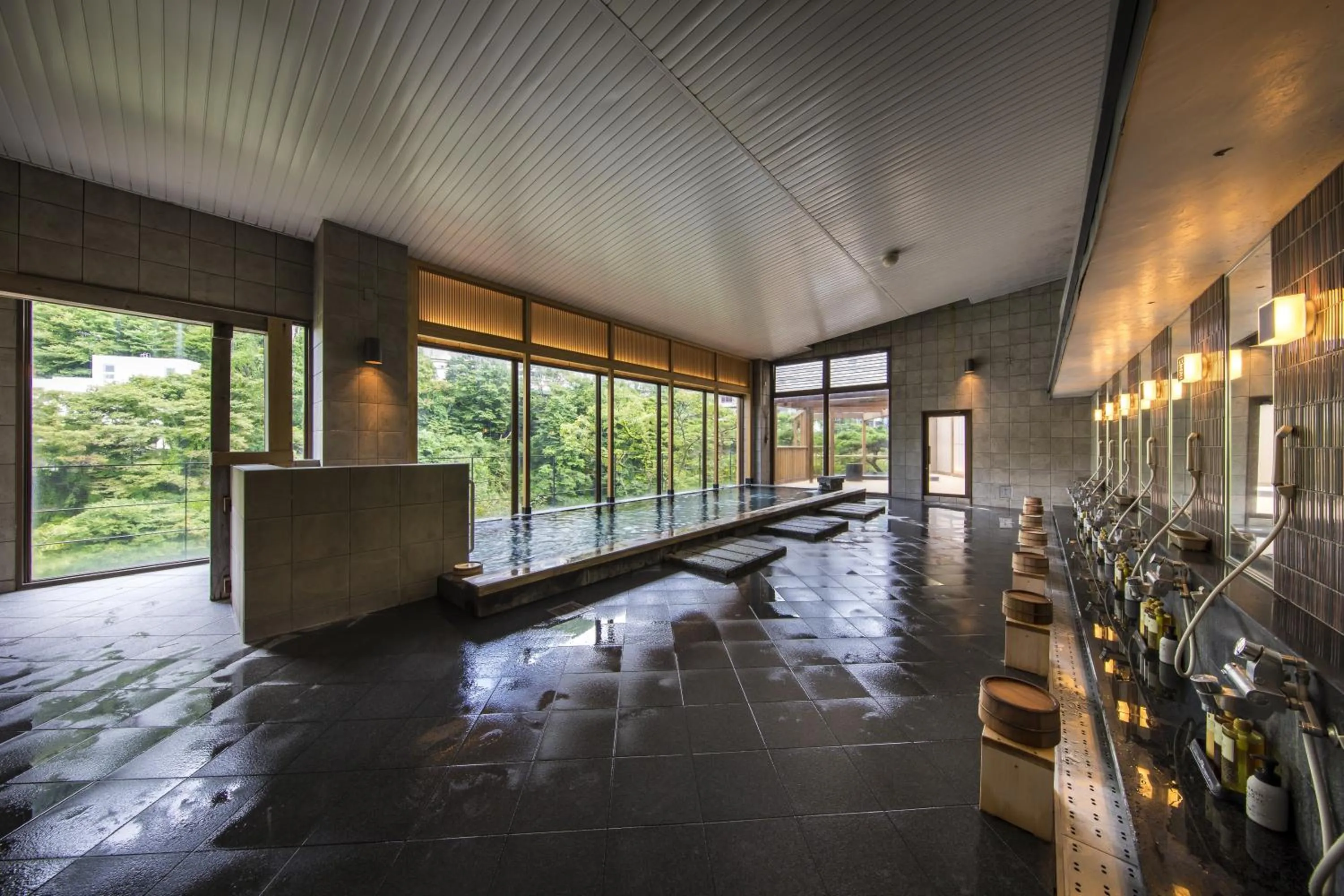 Hot Spring Bath in Hotel Shirakawa Yunokura
