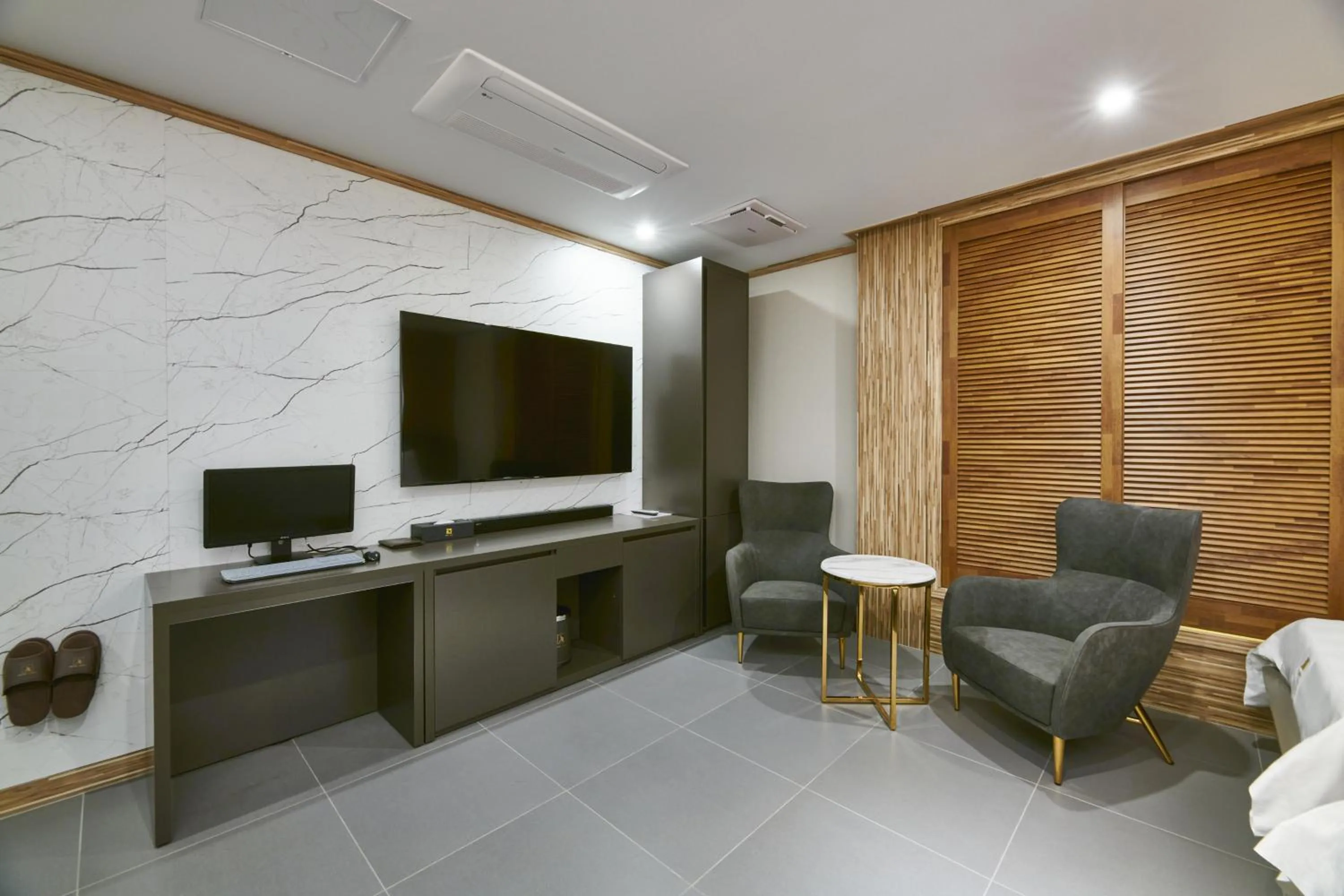 Communal lounge/ TV room in Aura Hotel