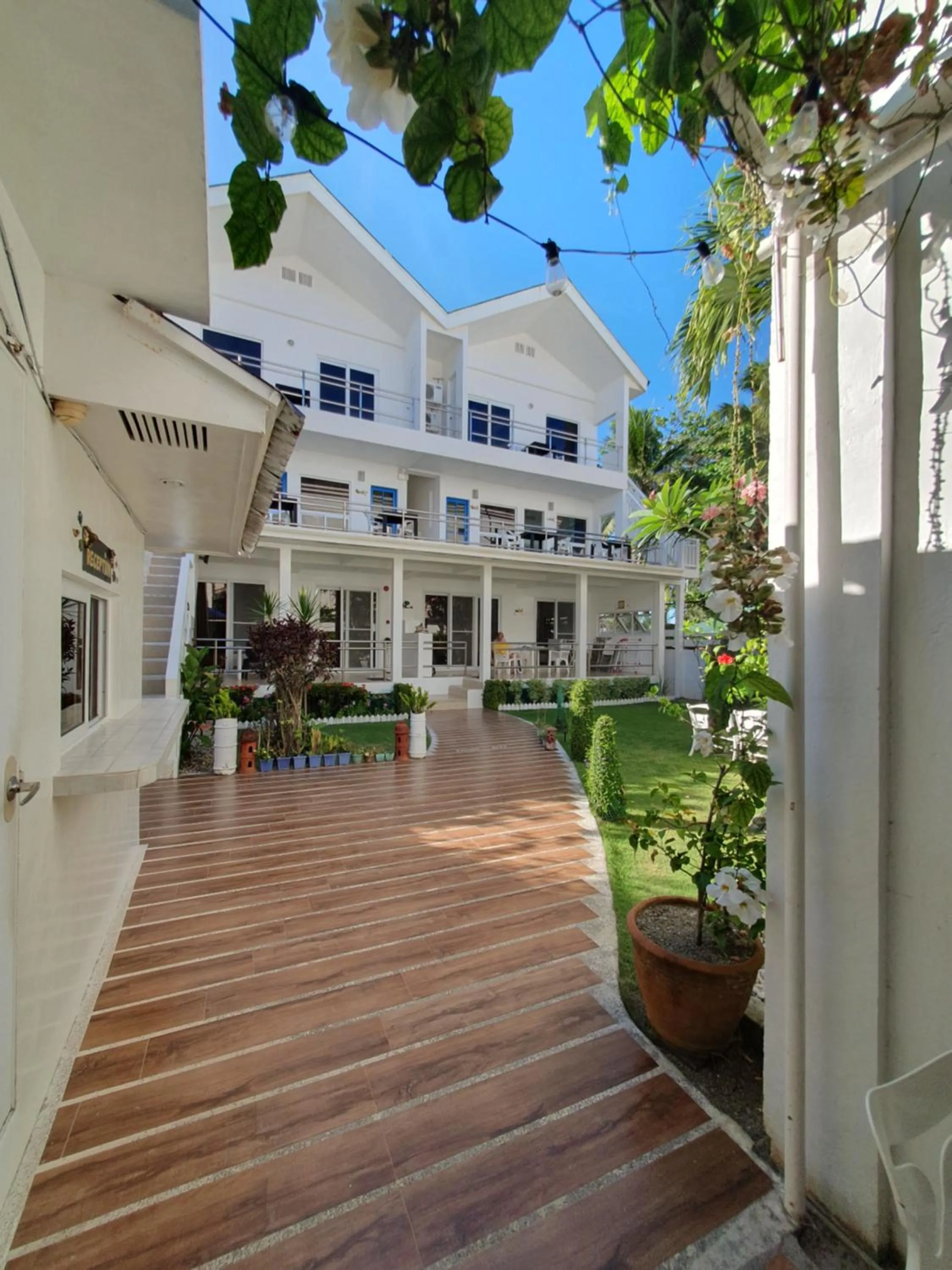 Property building in ClubBoracay Apartelle