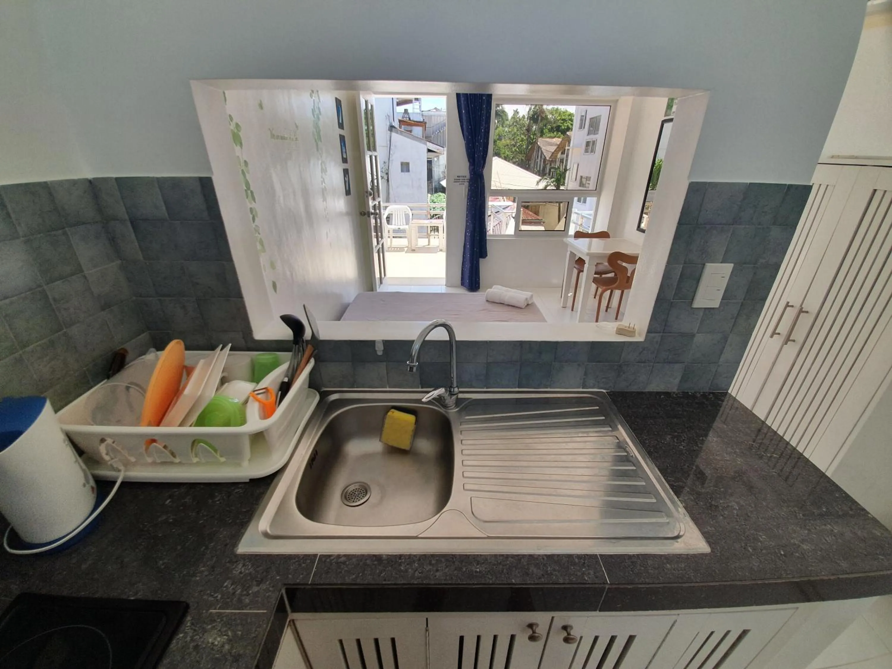 Kitchen or kitchenette in ClubBoracay Apartelle