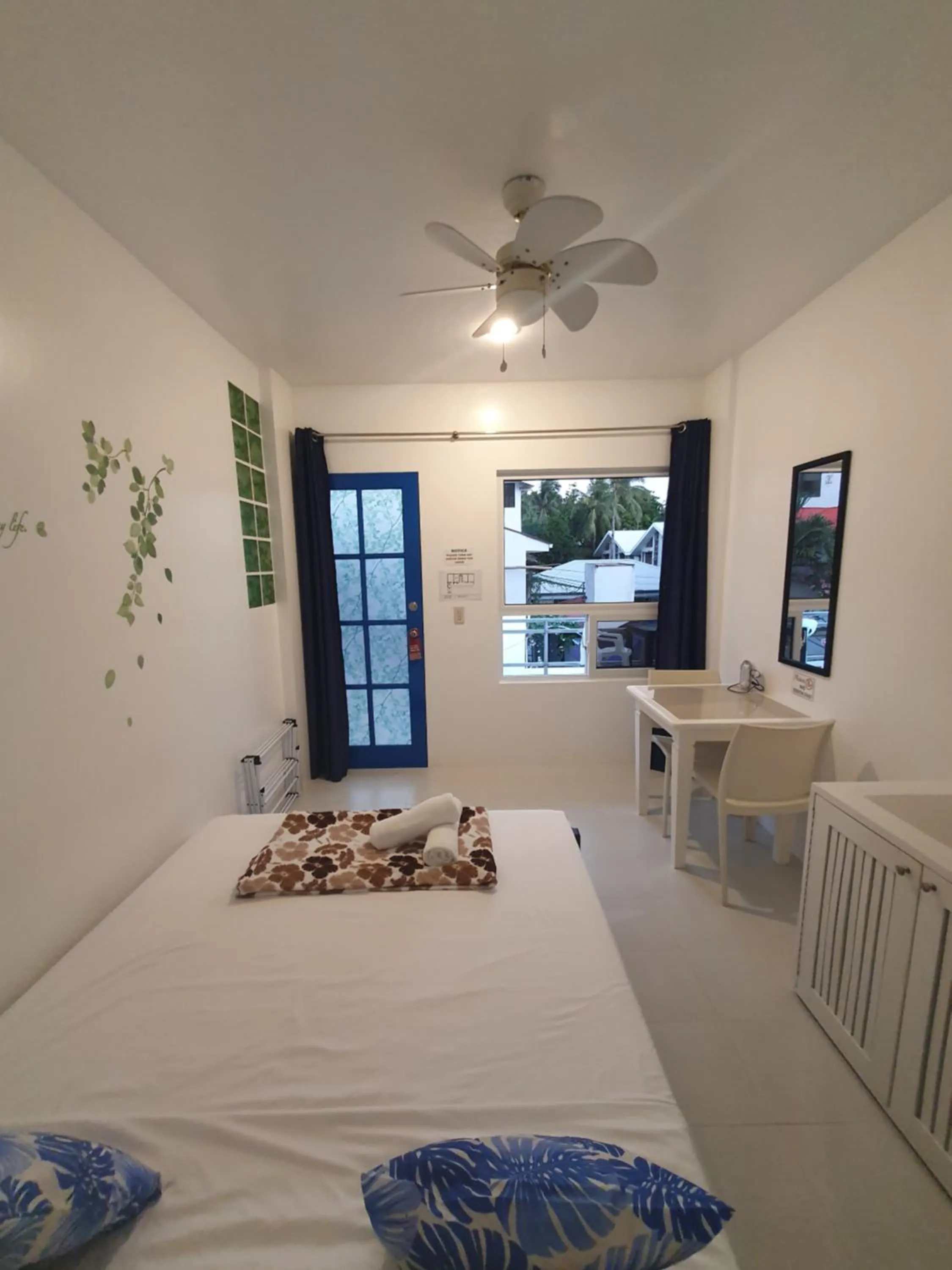 Bedroom, Bed in ClubBoracay Apartelle