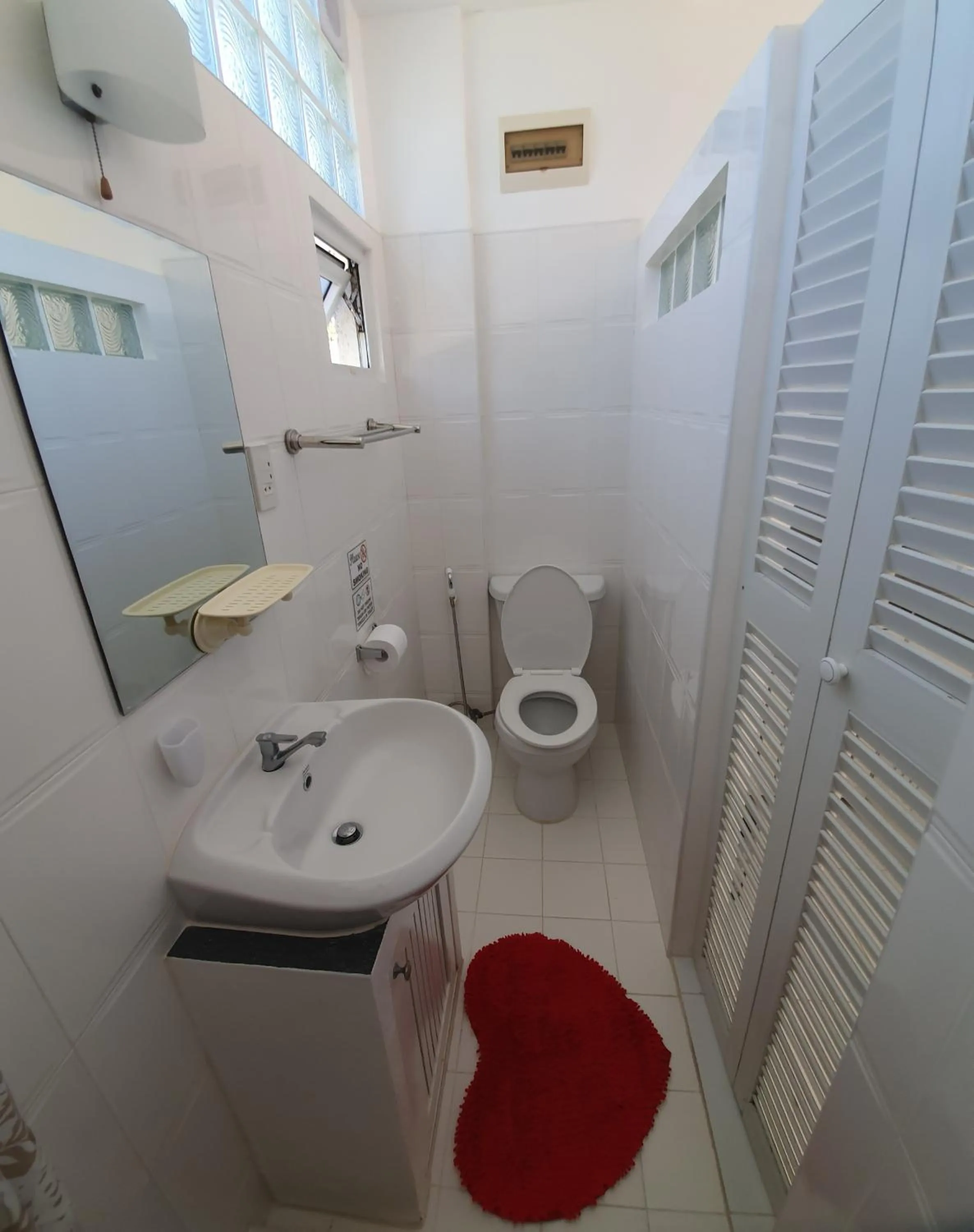 Bathroom in ClubBoracay Apartelle