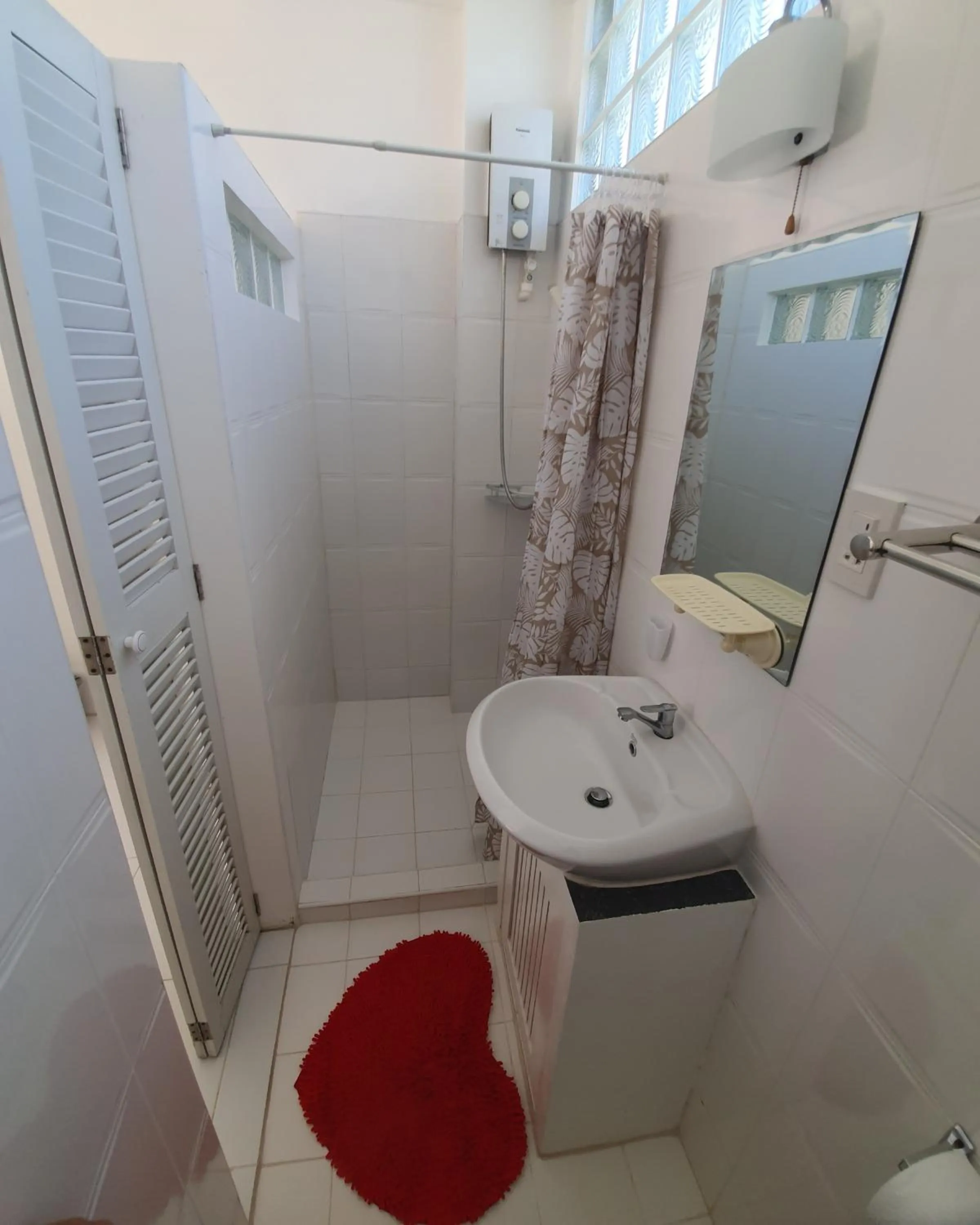 Bathroom in ClubBoracay Apartelle