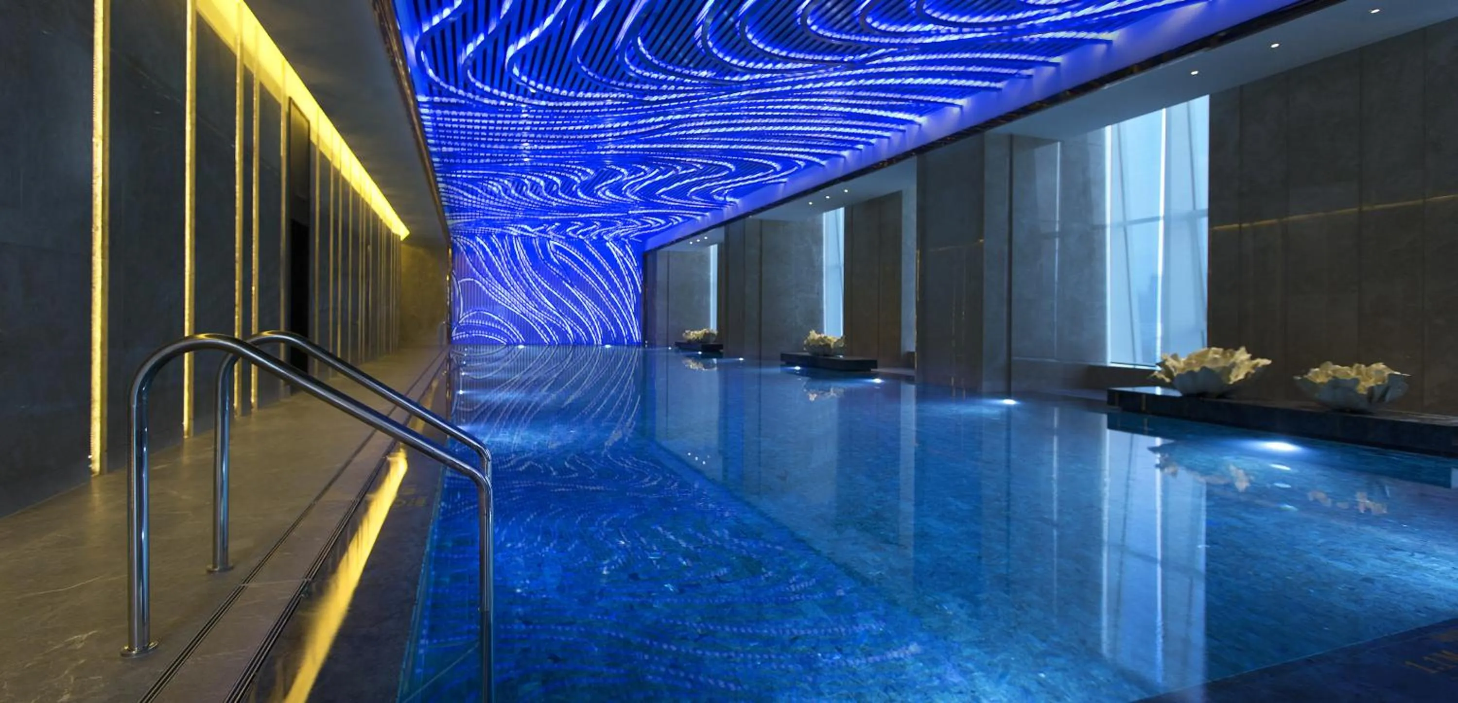 Swimming pool in Wanda Vista Nanning