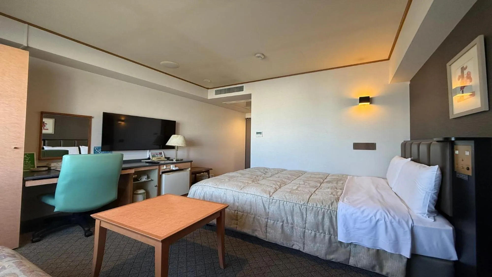 Bed in Suzuka Storia Hotel