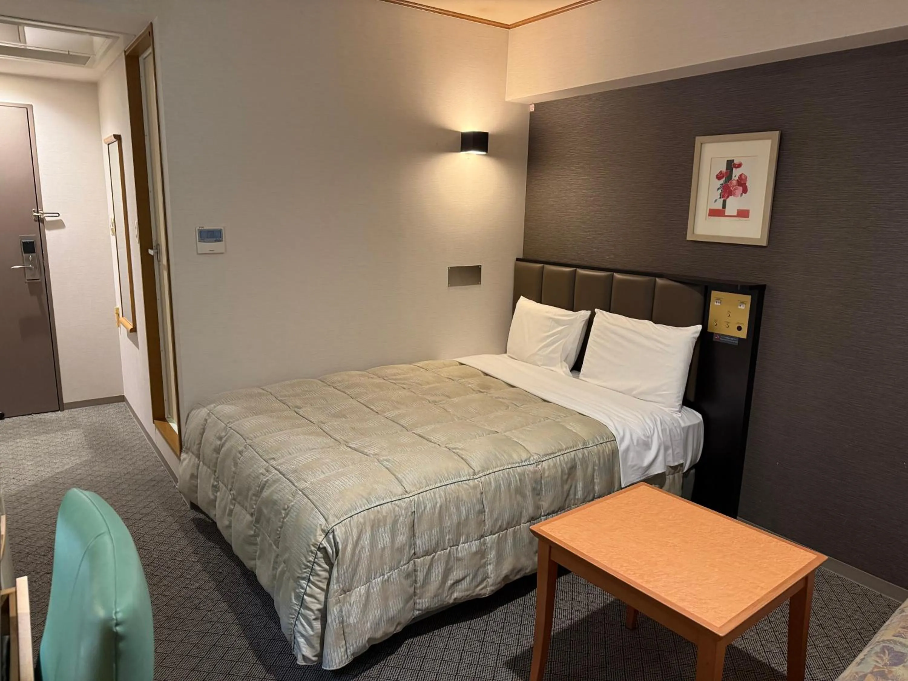 Bed in Suzuka Storia Hotel