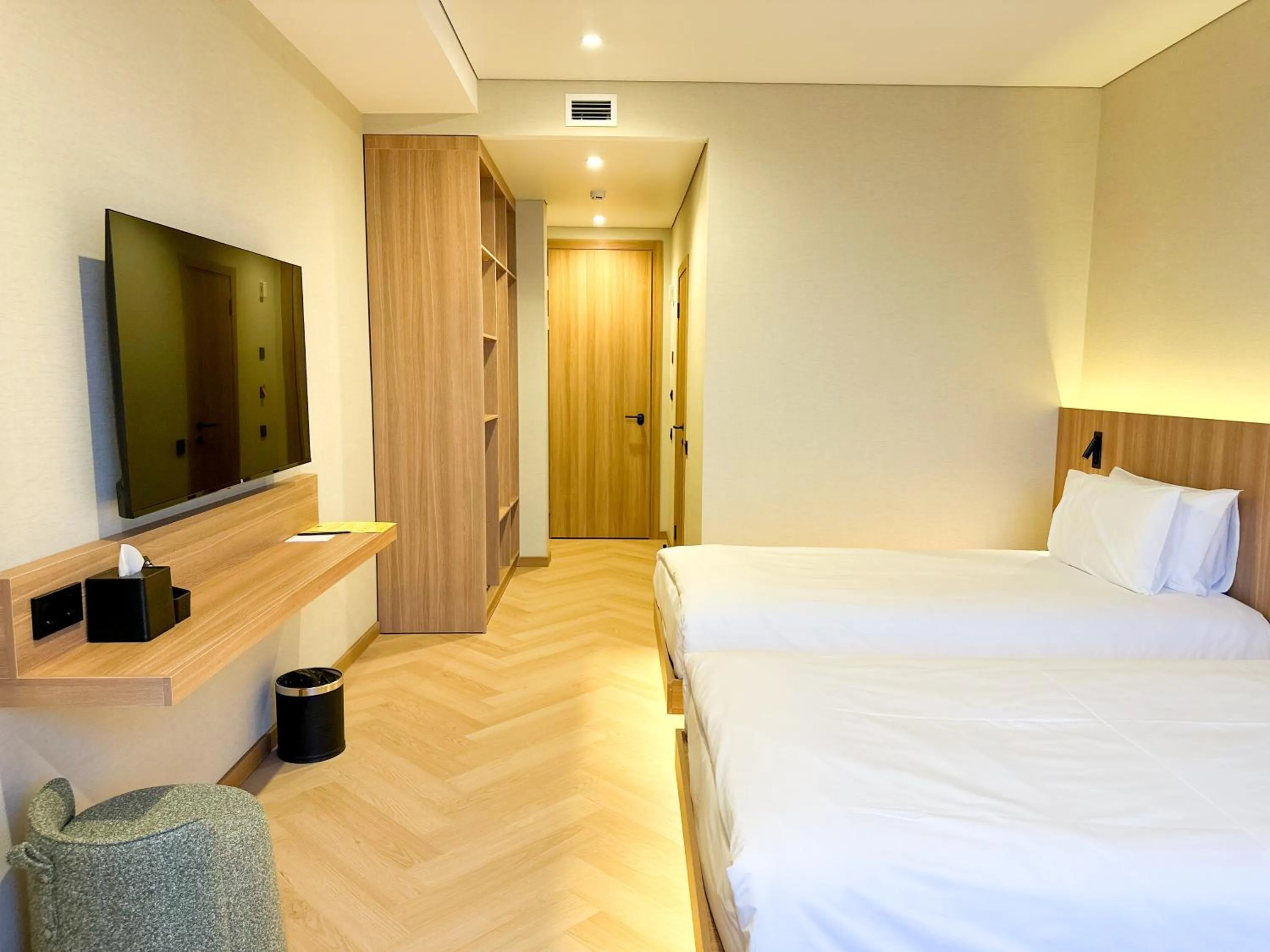 TV and multimedia, Bed in Resident Hotel Abay