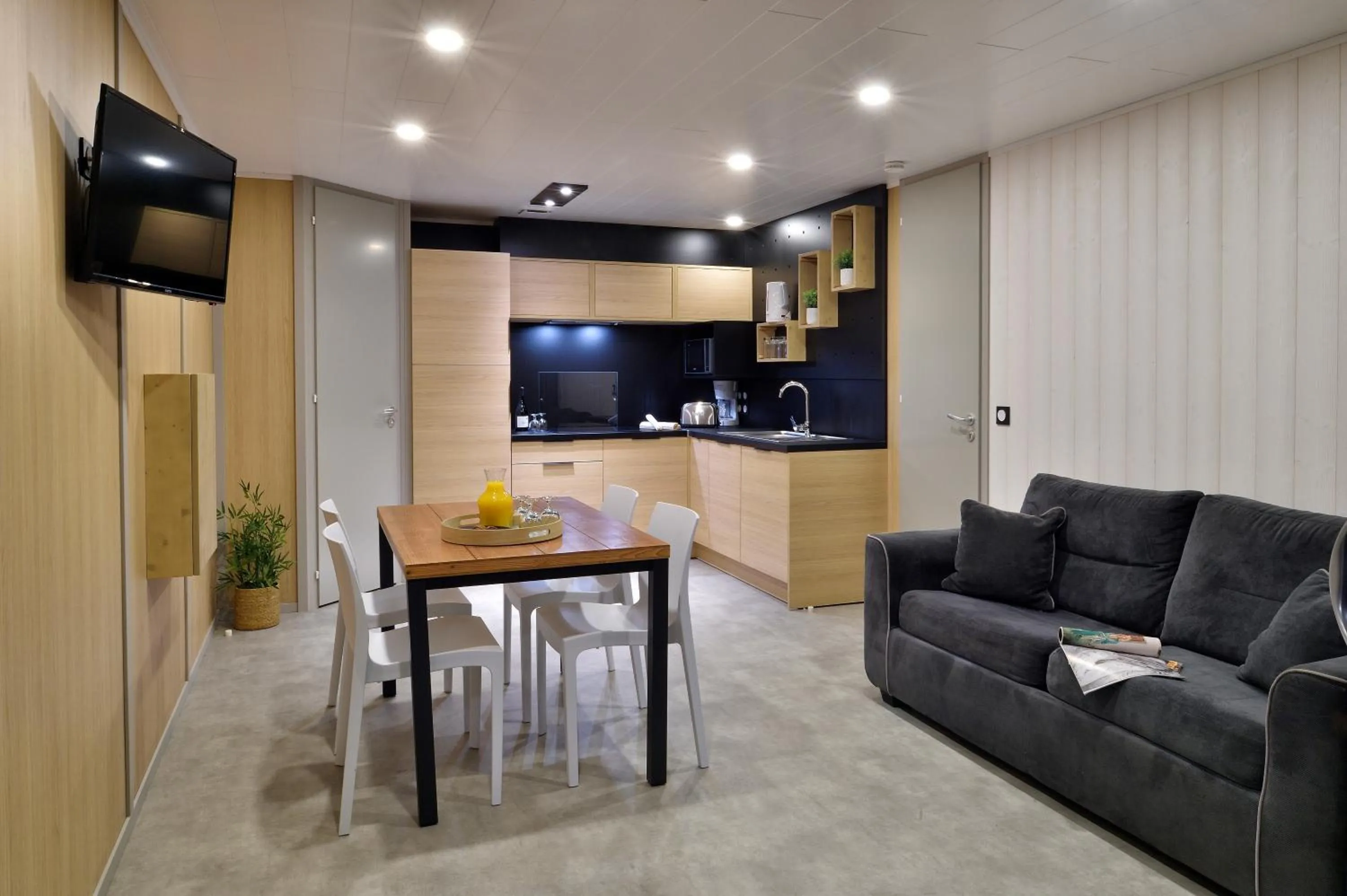 Kitchen or kitchenette in Résidence & Hotel U Livanti ECOLABEL